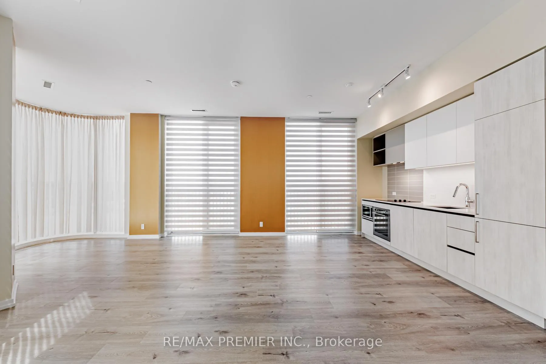 Photo 6 of Unit 207, 1000 Portage Parkway, Vaughan, Vaughan Corporate Centre — HOMEH