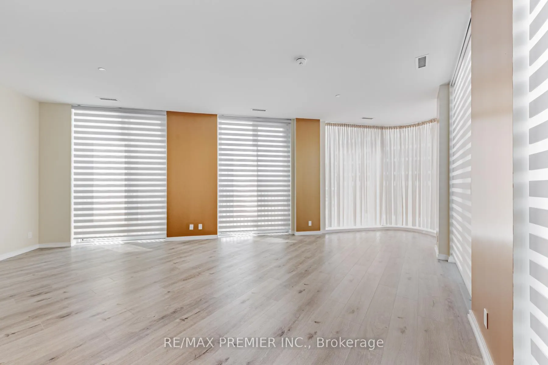 Photo 7 of Unit 207, 1000 Portage Parkway, Vaughan, Vaughan Corporate Centre — HOMEH