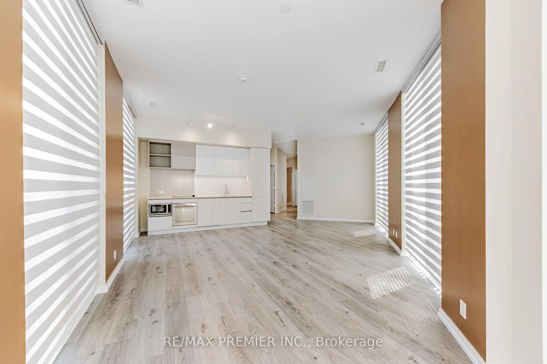 Photo 8 of Unit 207, 1000 Portage Parkway, Vaughan, Vaughan Corporate Centre — HOMEH