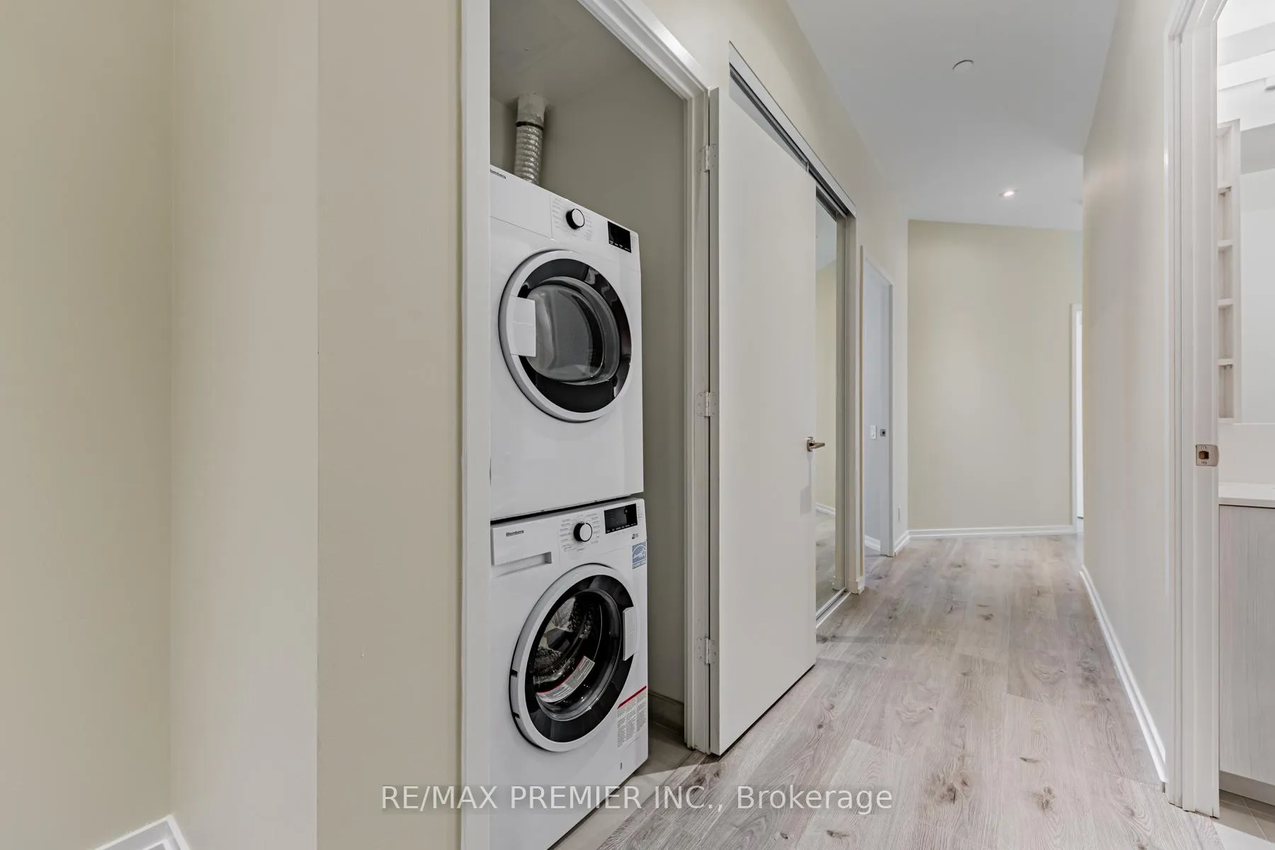 Photo 9 of Unit 207, 1000 Portage Parkway, Vaughan, Vaughan Corporate Centre — HOMEH