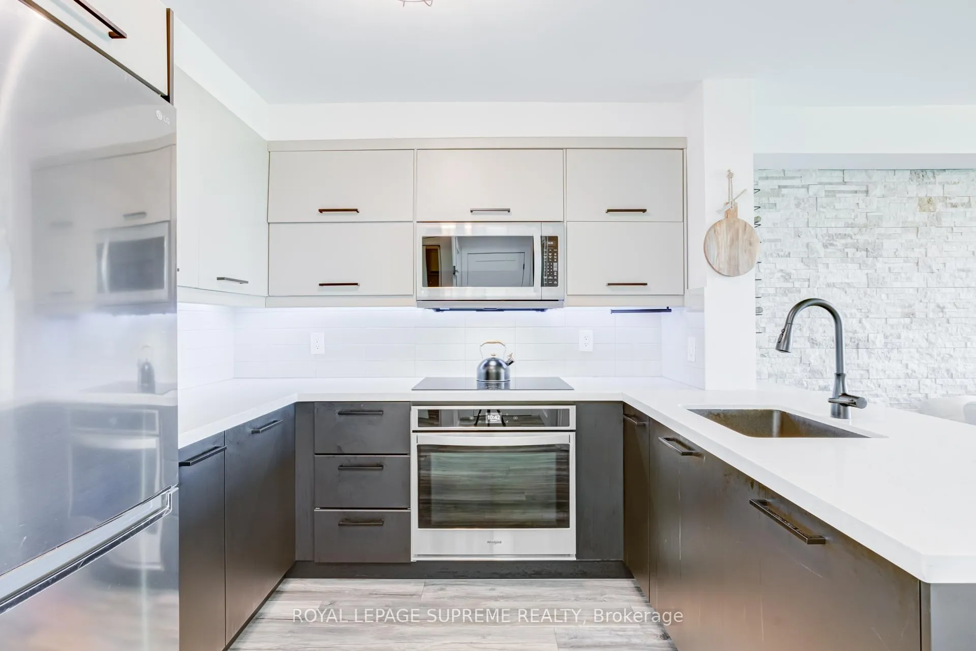 Photo 6 of Unit 610, 11 Michael Power Place, Etobicoke, Islington-City Centre West — HOMEH