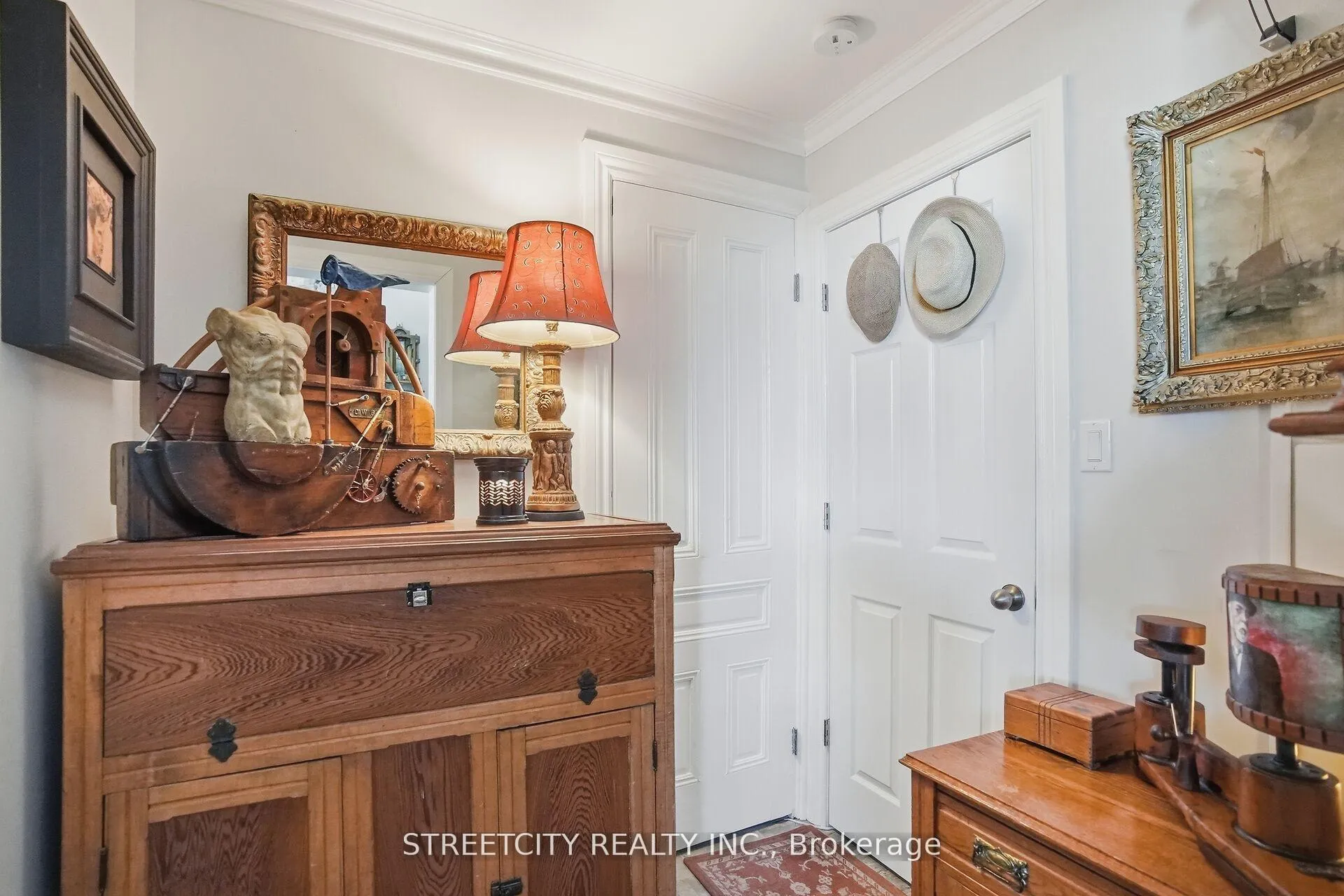 Photo 6 of 82 Wellington Street, St. Thomas — HOMEH