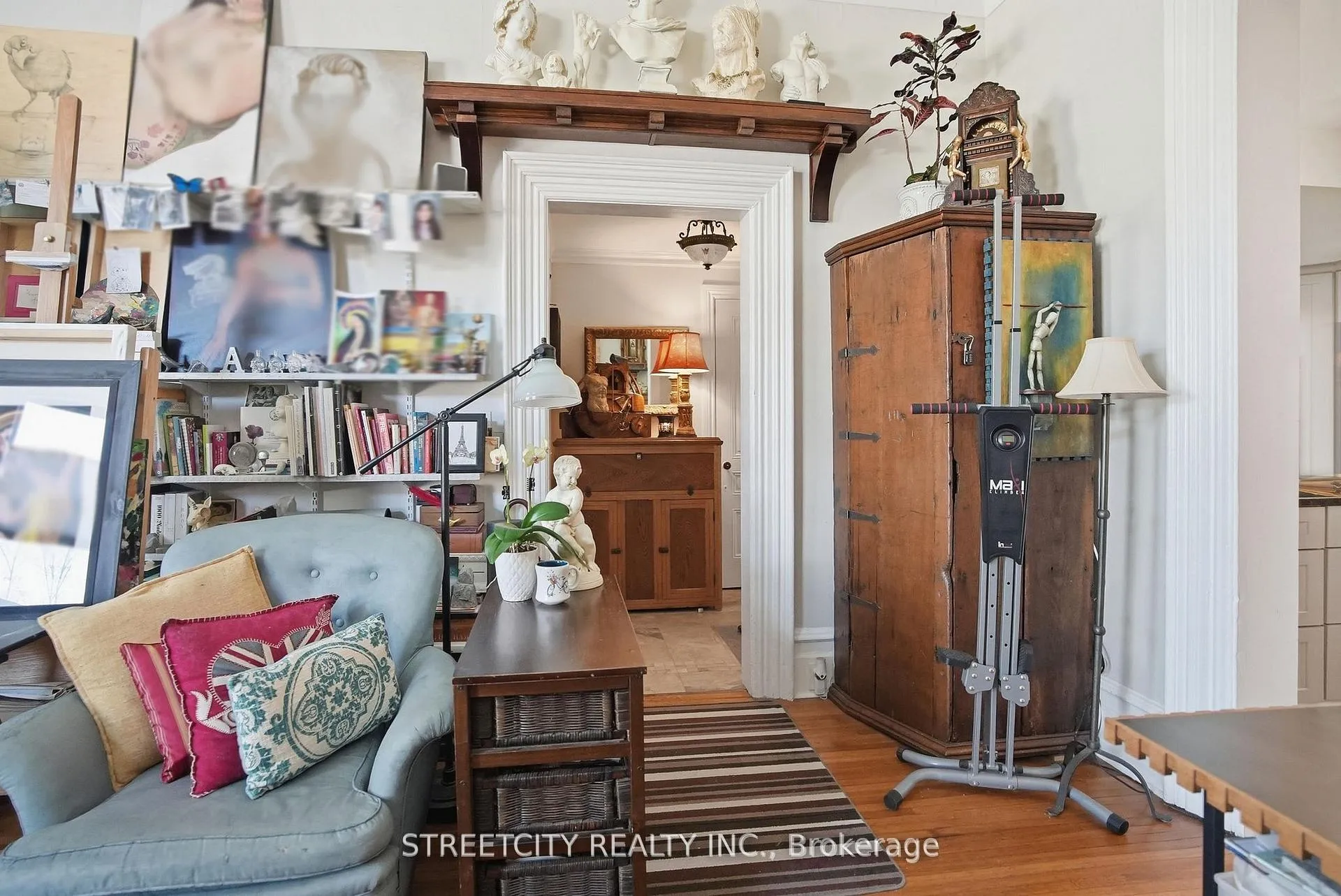 Photo 8 of 82 Wellington Street, St. Thomas — HOMEH