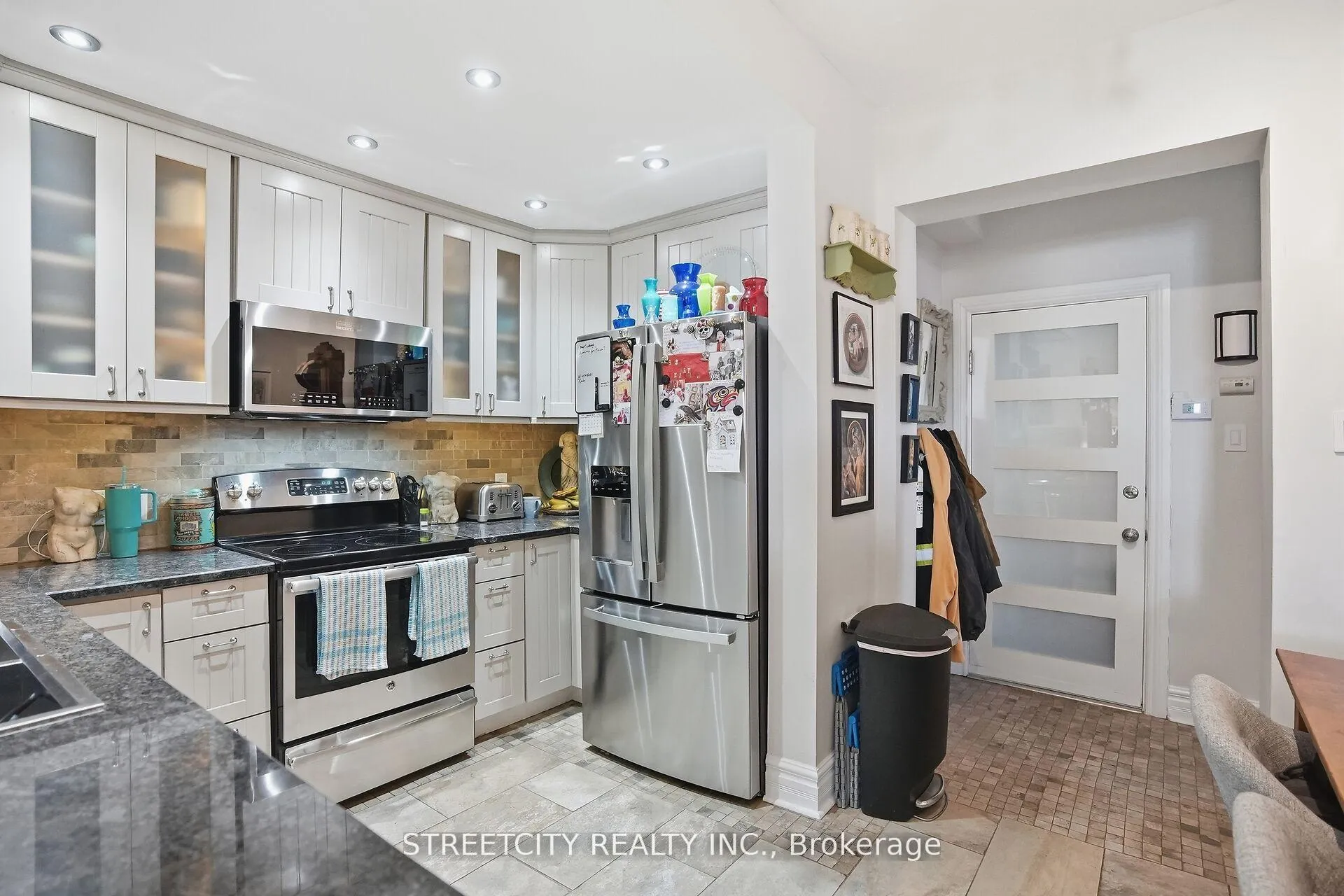 Photo 9 of 82 Wellington Street, St. Thomas — HOMEH