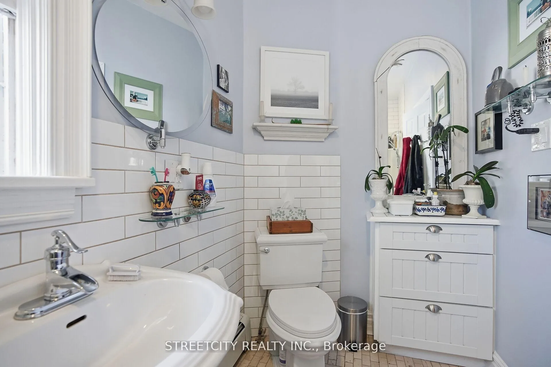 Photo 13 of 82 Wellington Street, St. Thomas — HOMEH