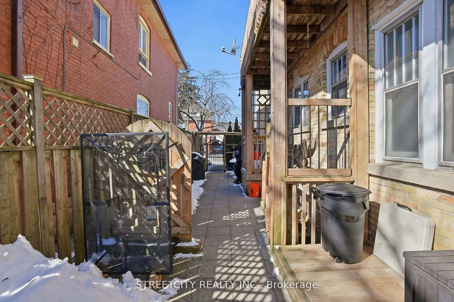 Photo 44 of 82 Wellington Street, St. Thomas — HOMEH