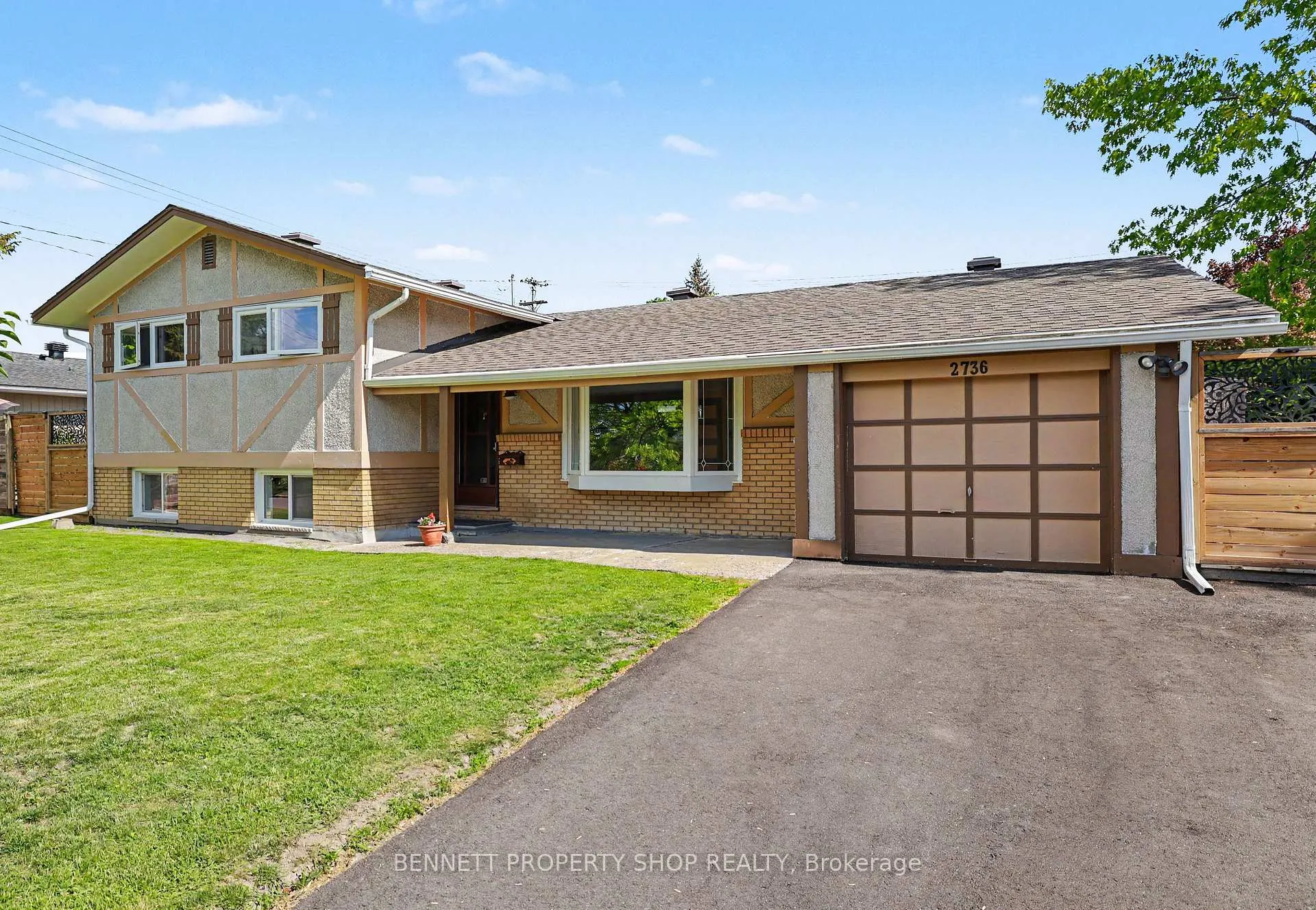 Photo 2 of 2736 Stone Crescent, Ottawa, Redwood Park — HOMEH