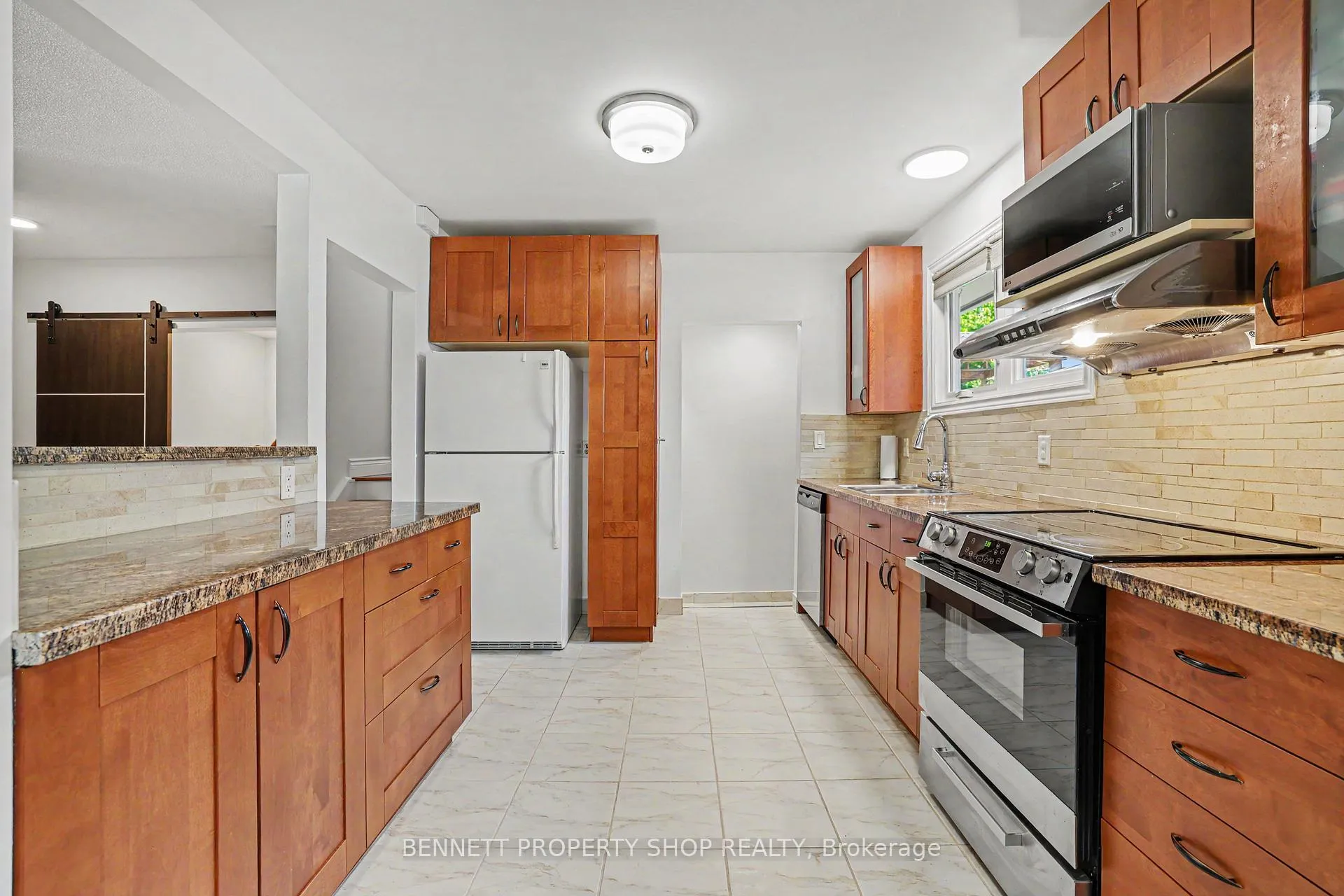 Photo 3 of 2736 Stone Crescent, Ottawa, Redwood Park — HOMEH