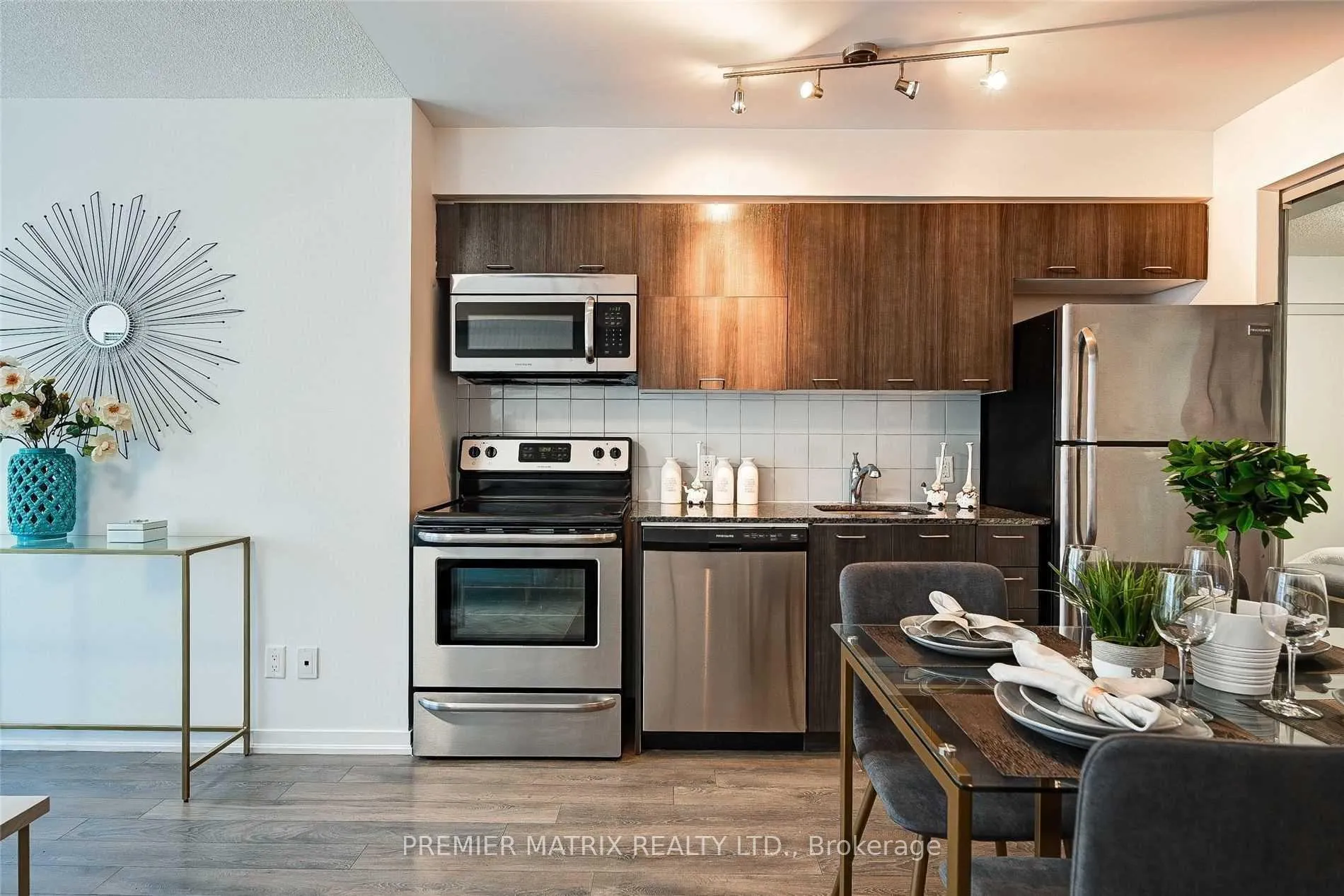 Photo 2 of Unit 910, 20 Joe Shuster Way, Toronto, South Parkdale — HOMEH