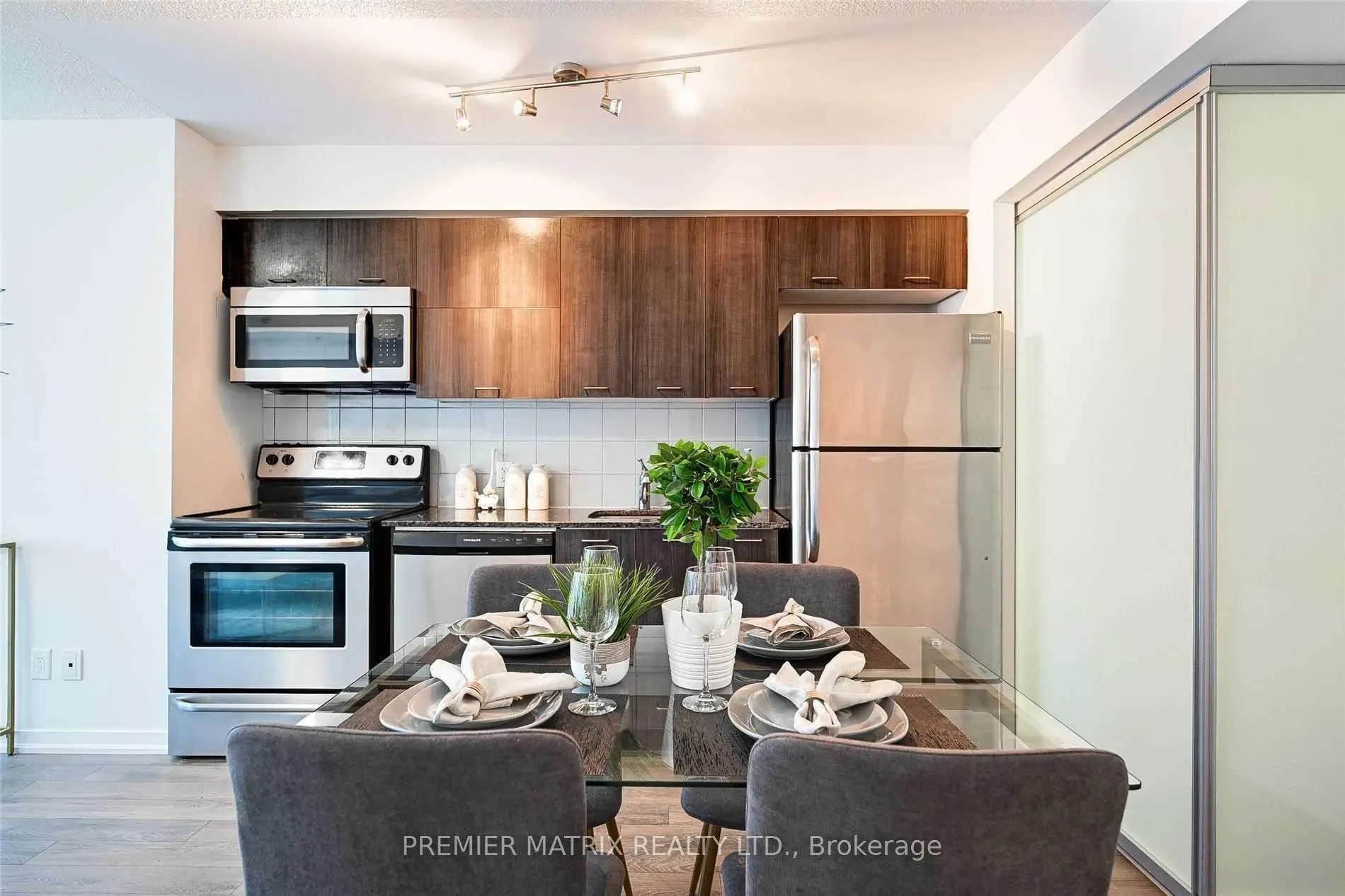 Photo 3 of Unit 910, 20 Joe Shuster Way, Toronto, South Parkdale — HOMEH