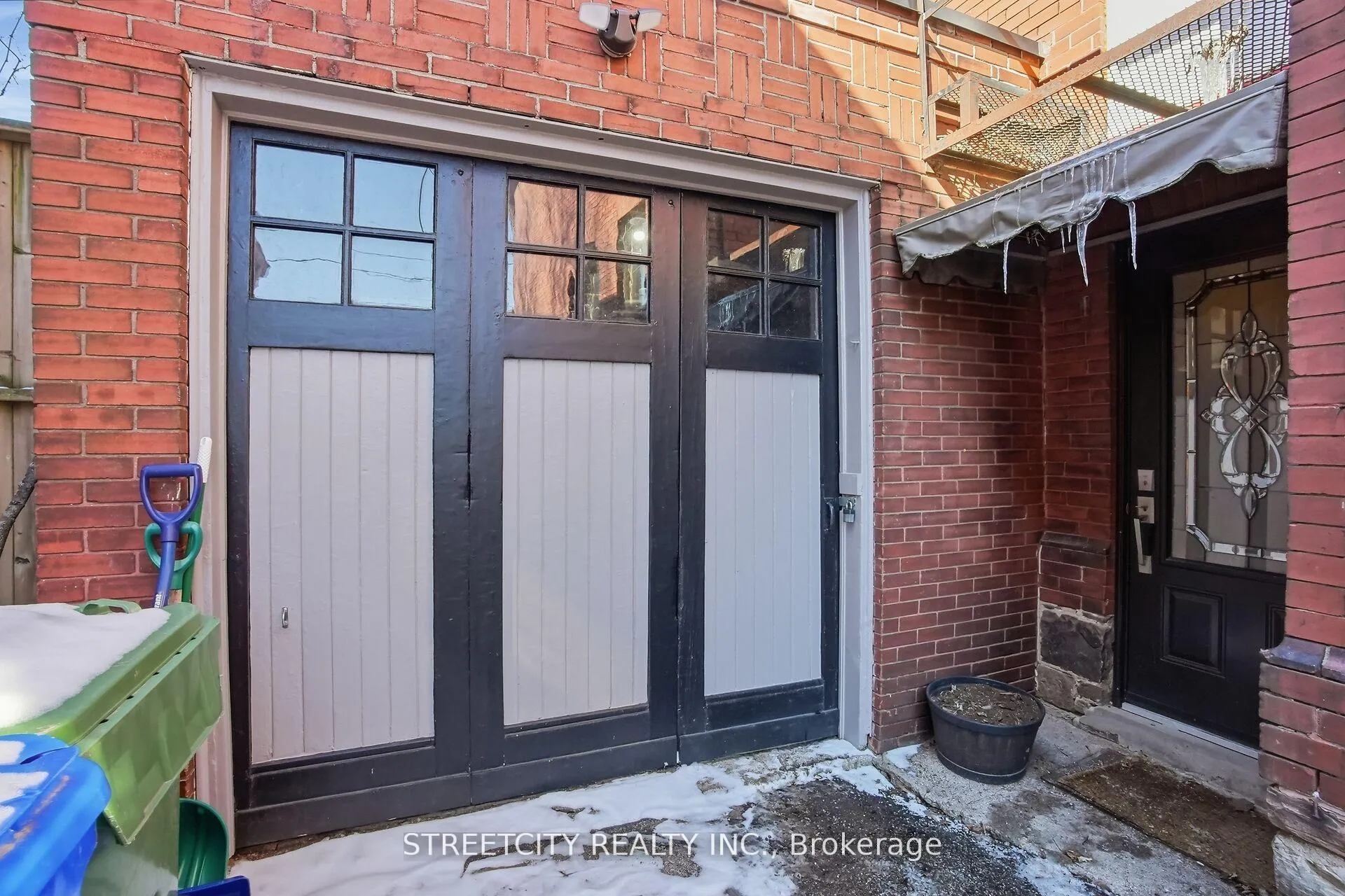 Photo 3 of 24 Hincks Street, St. Thomas — HOMEH