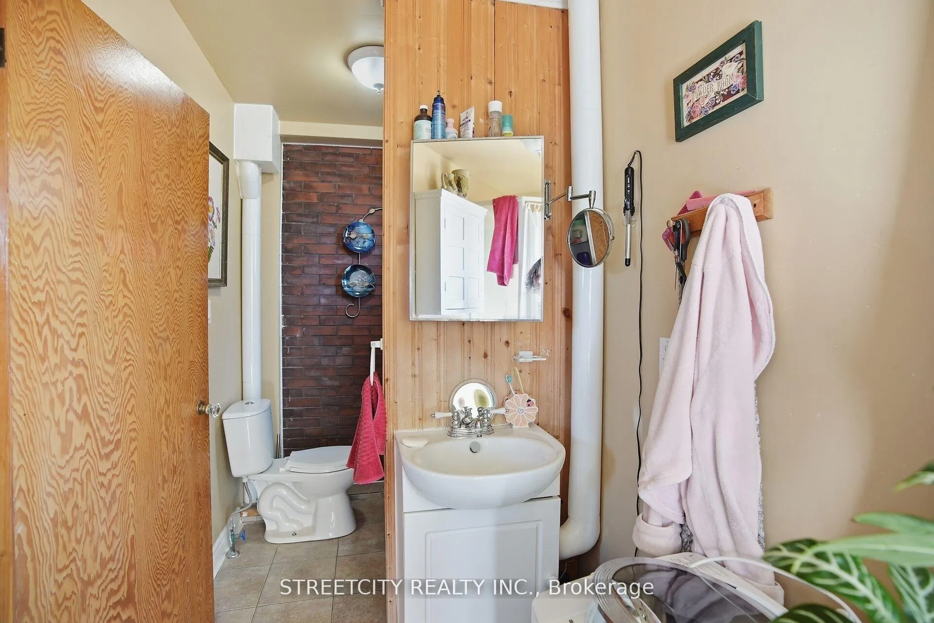 Photo 14 of 24 Hincks Street, St. Thomas — HOMEH