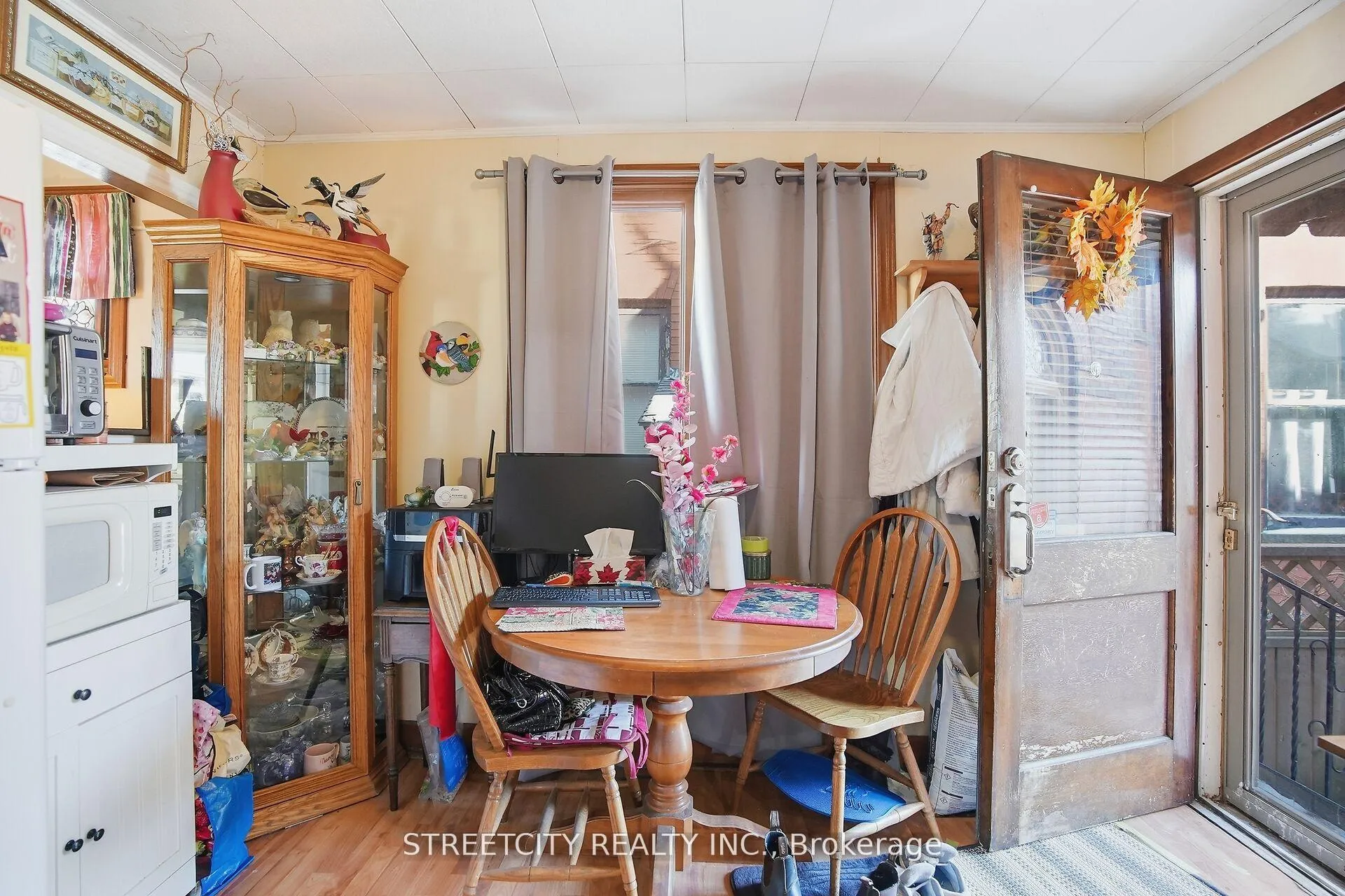 Photo 17 of 24 Hincks Street, St. Thomas — HOMEH