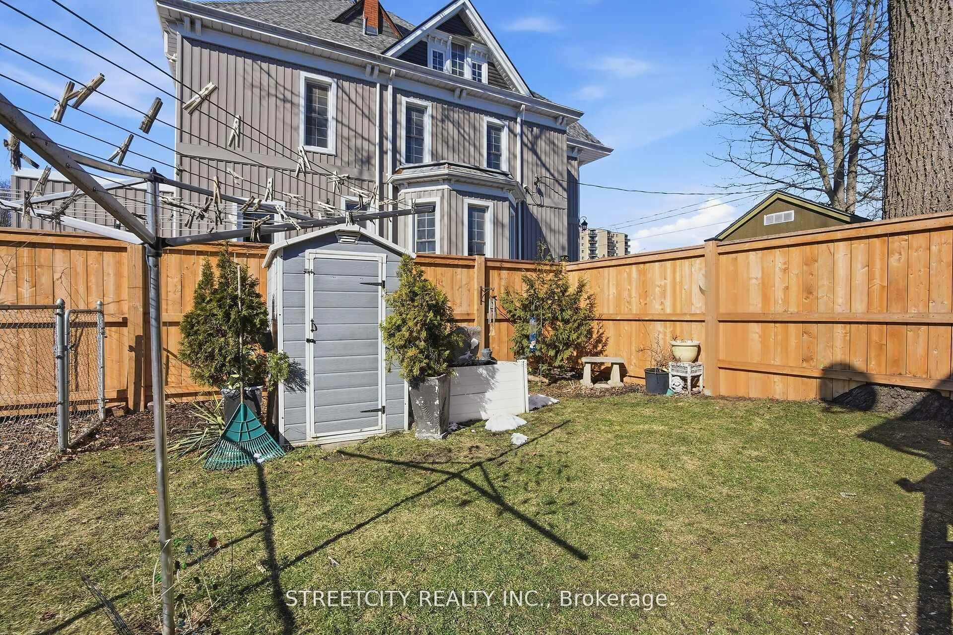Photo 19 of 24 Hincks Street, St. Thomas — HOMEH
