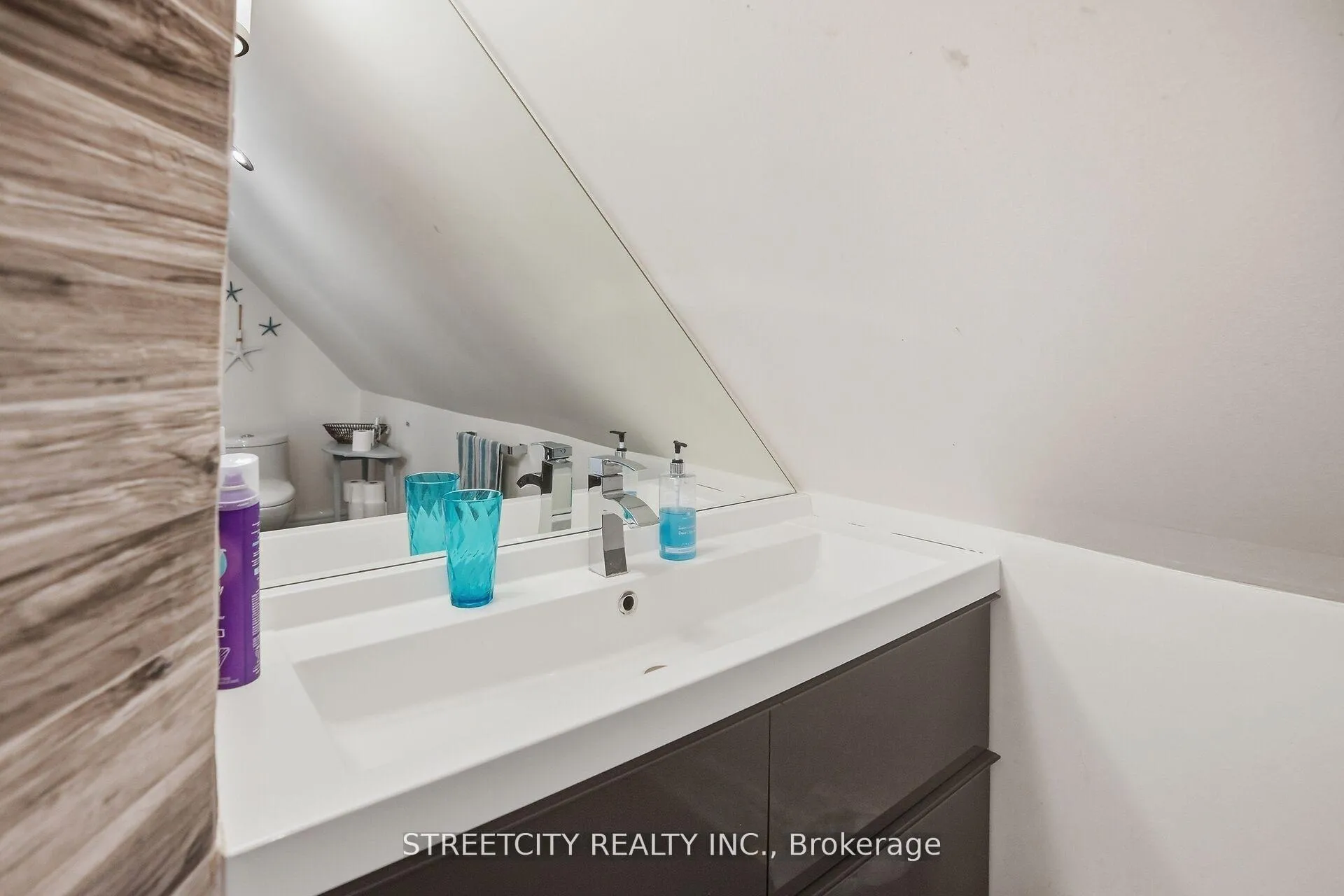 Photo 31 of 24 Hincks Street, St. Thomas — HOMEH