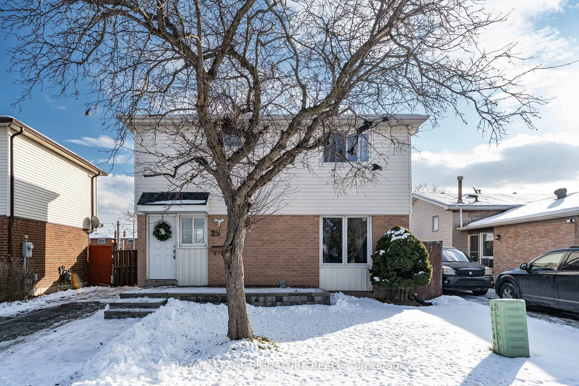 Photo 1 of 25 Hun Crescent, Etobicoke, West Humber-Clairville — HOMEH