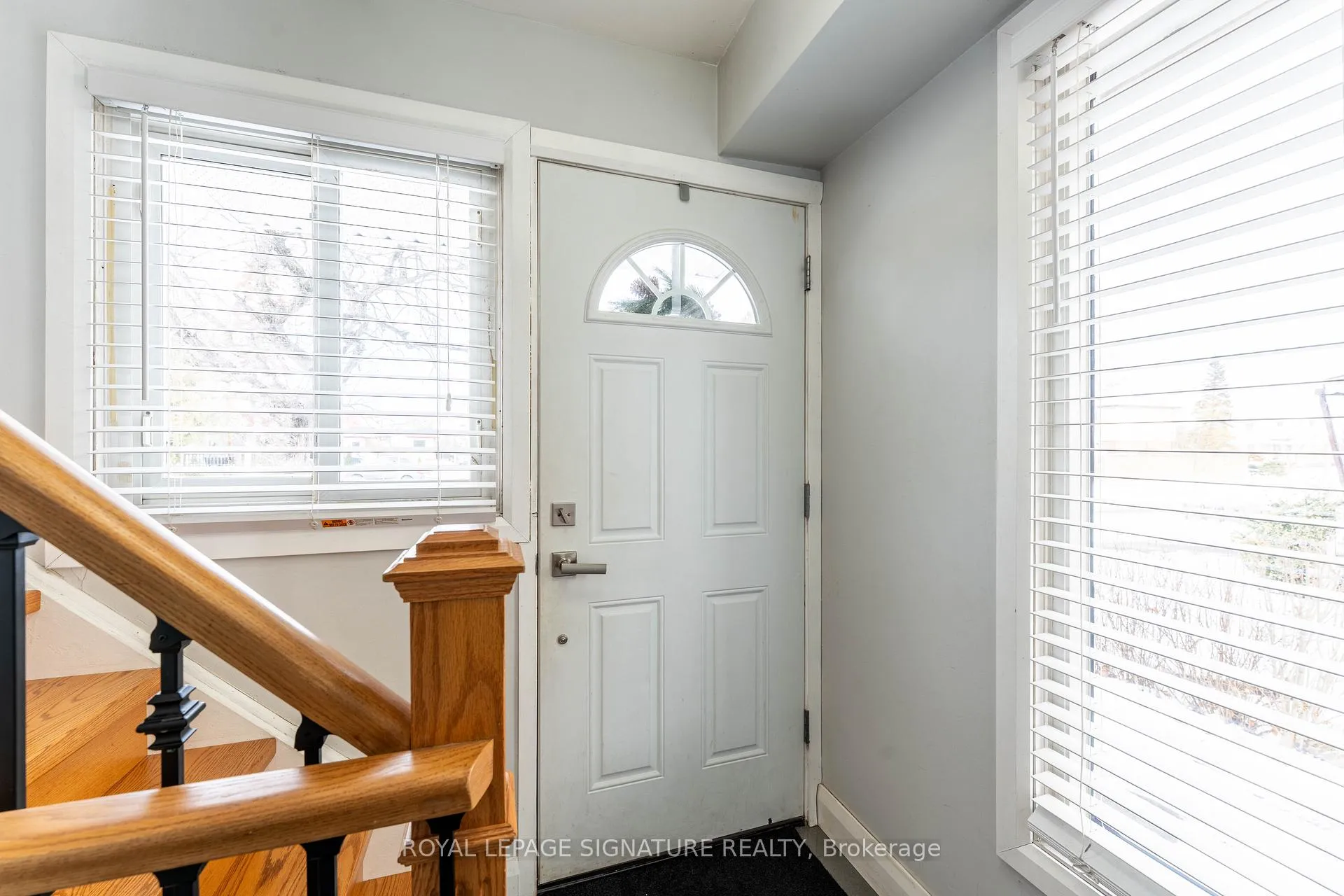 Photo 2 of 25 Hun Crescent, Etobicoke, West Humber-Clairville — HOMEH