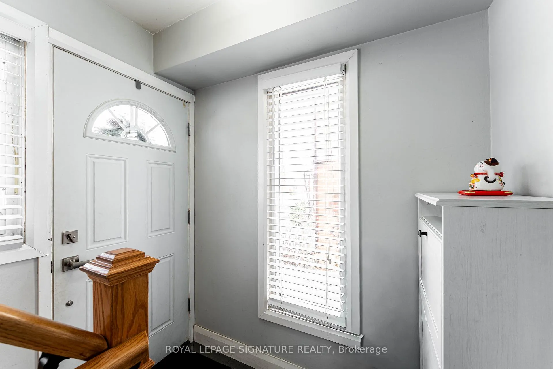 Photo 3 of 25 Hun Crescent, Etobicoke, West Humber-Clairville — HOMEH