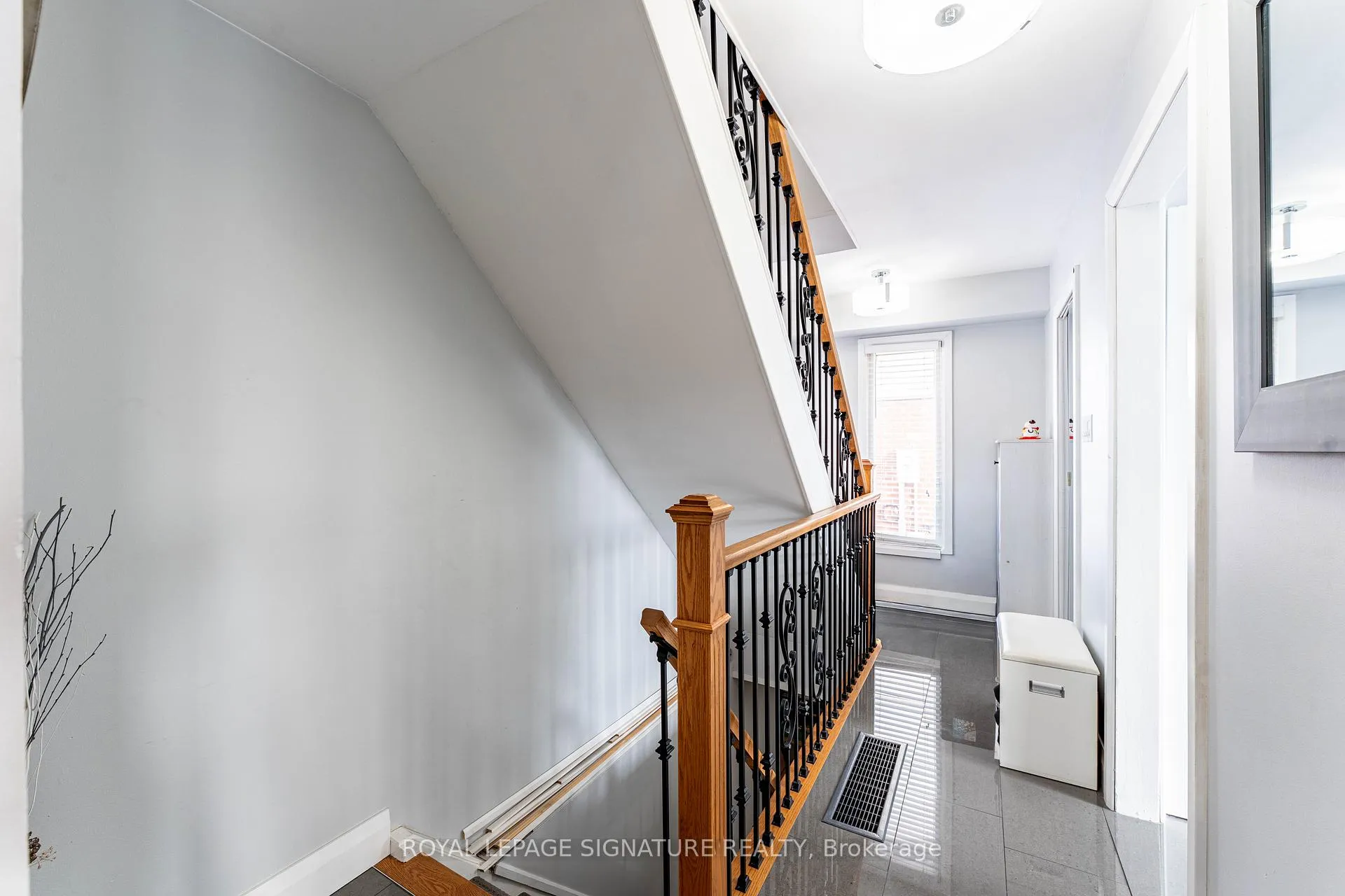 Photo 6 of 25 Hun Crescent, Etobicoke, West Humber-Clairville — HOMEH