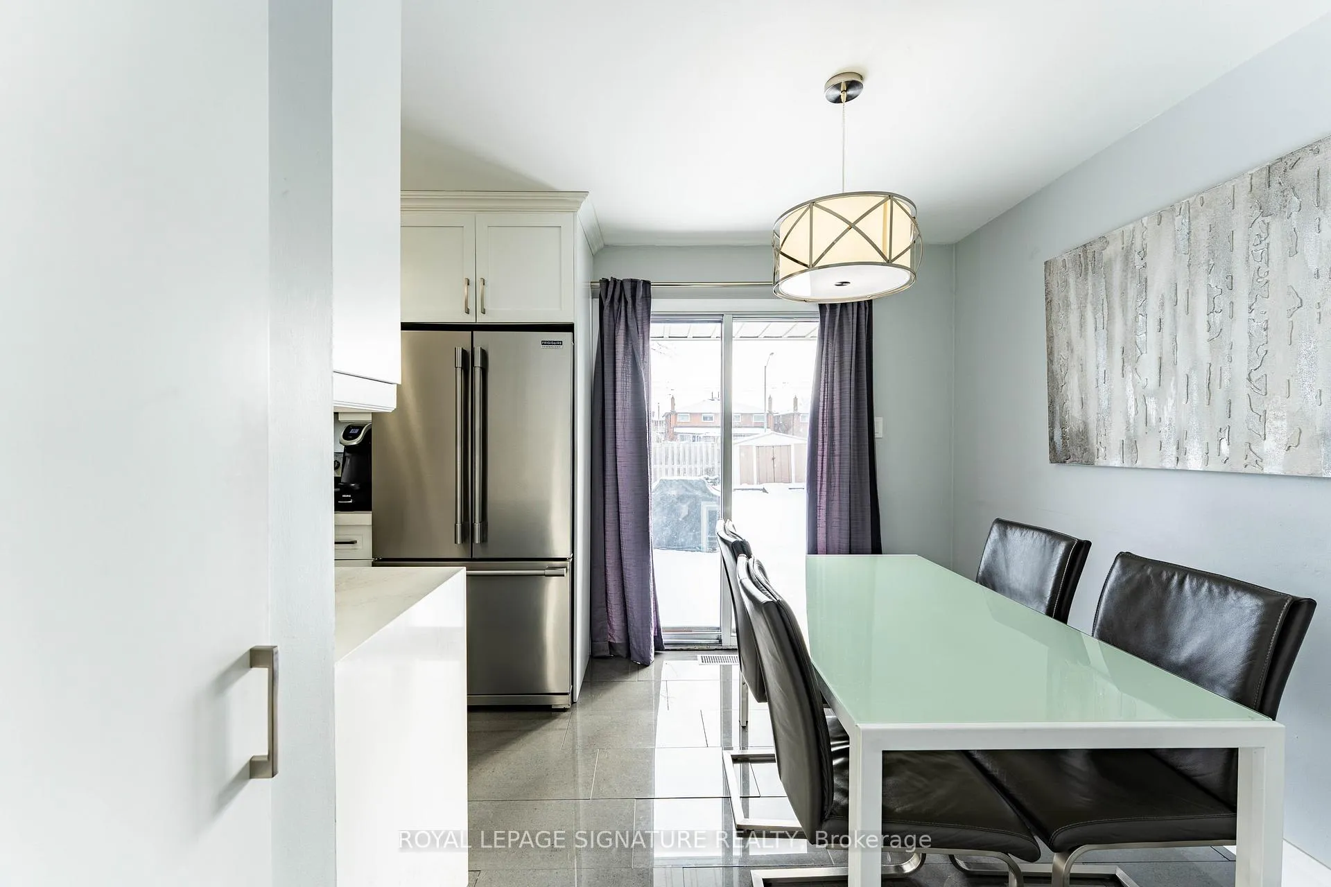 Photo 7 of 25 Hun Crescent, Etobicoke, West Humber-Clairville — HOMEH
