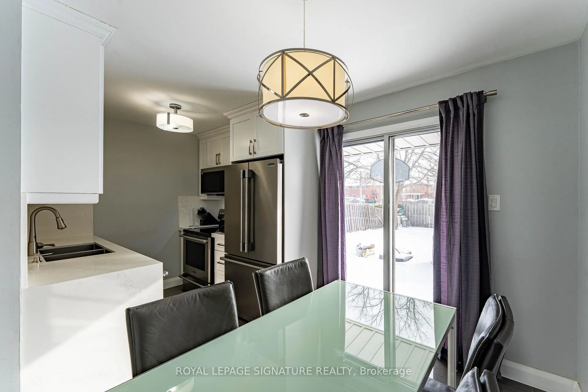 Photo 8 of 25 Hun Crescent, Etobicoke, West Humber-Clairville — HOMEH