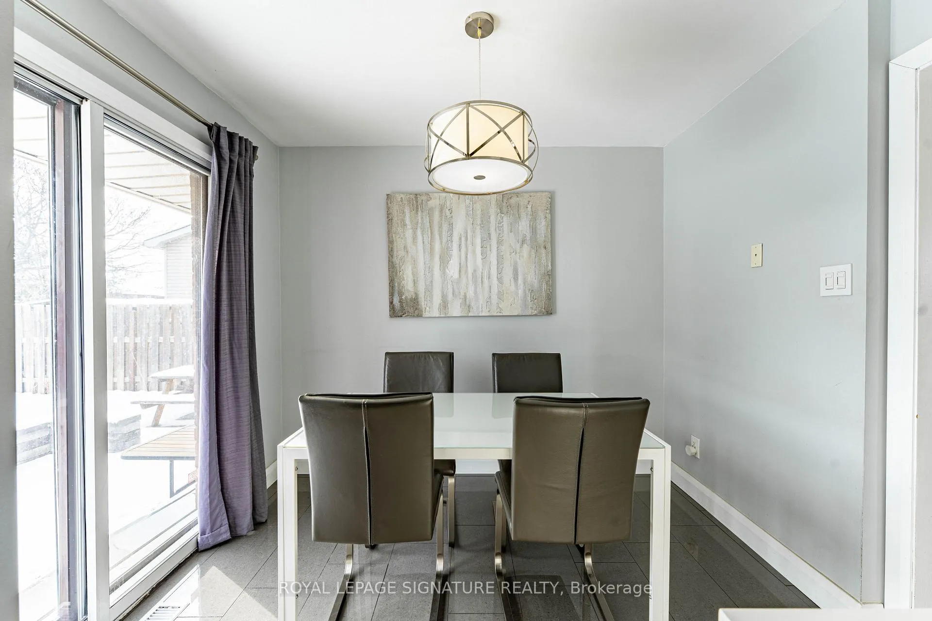 Photo 10 of 25 Hun Crescent, Etobicoke, West Humber-Clairville — HOMEH