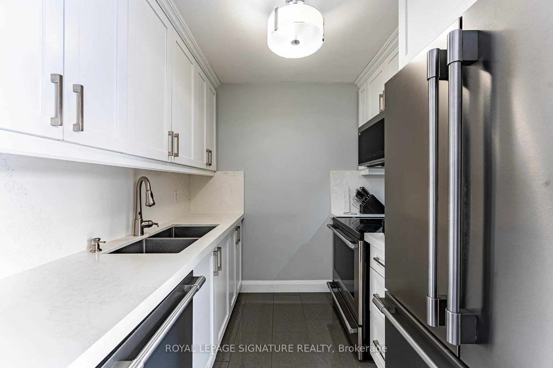 Photo 12 of 25 Hun Crescent, Etobicoke, West Humber-Clairville — HOMEH