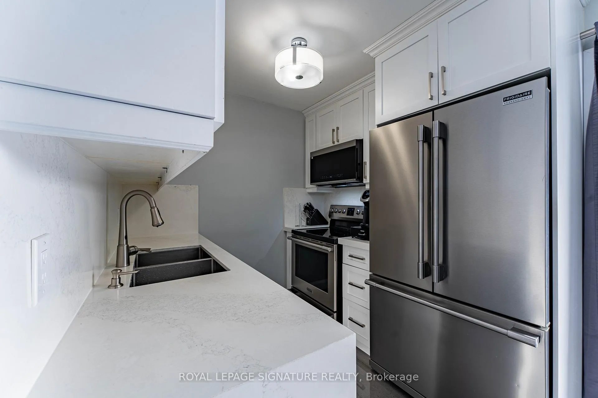 Photo 13 of 25 Hun Crescent, Etobicoke, West Humber-Clairville — HOMEH