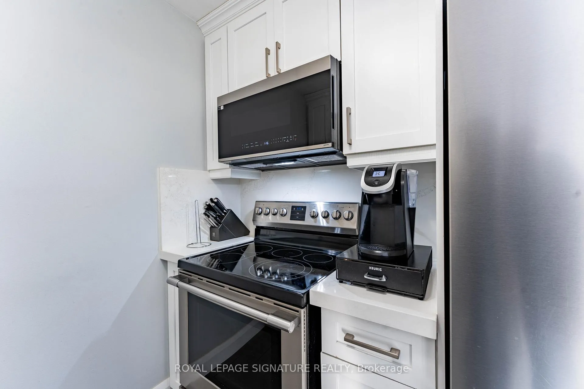 Photo 14 of 25 Hun Crescent, Etobicoke, West Humber-Clairville — HOMEH