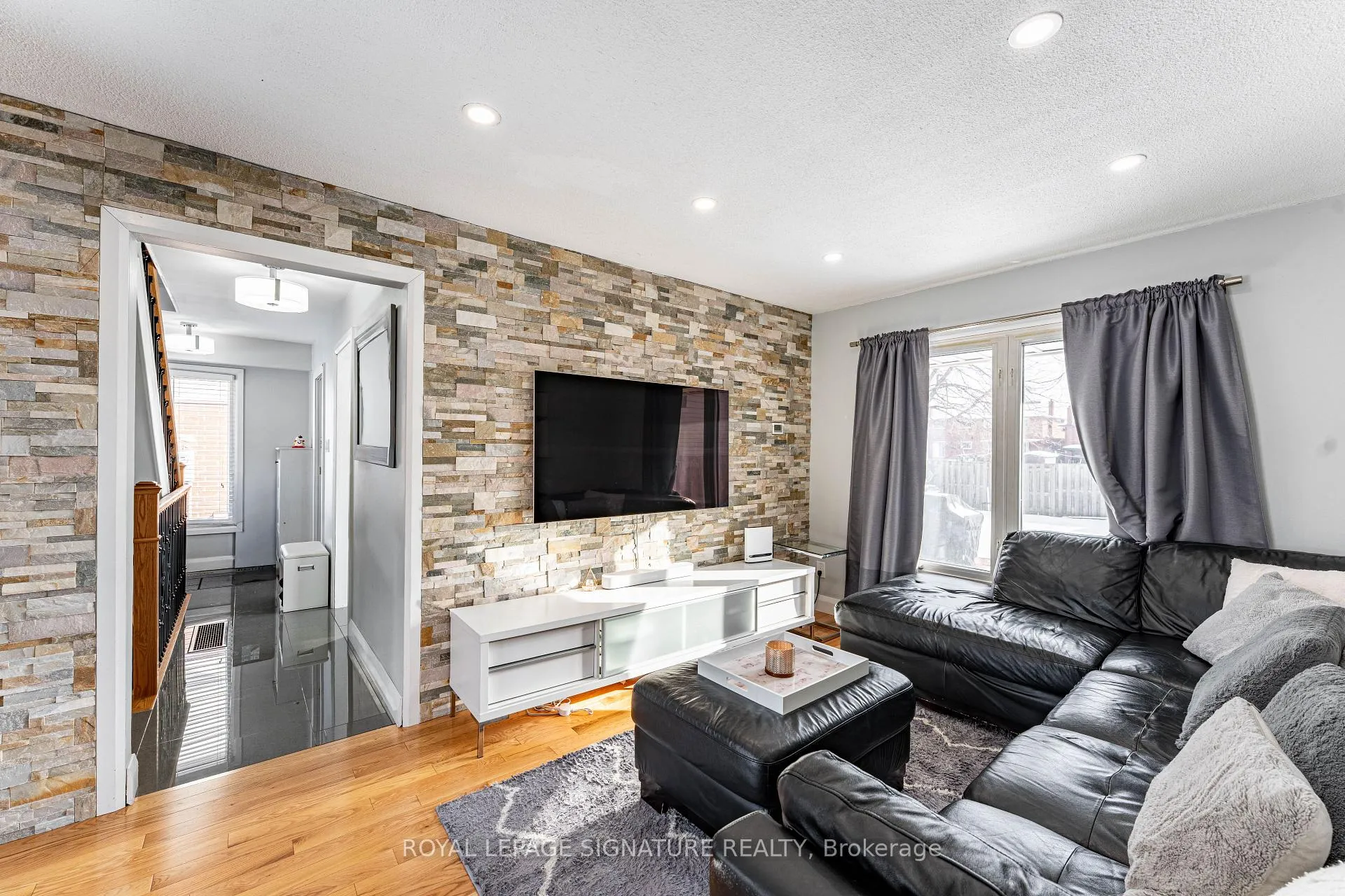Photo 19 of 25 Hun Crescent, Etobicoke, West Humber-Clairville — HOMEH