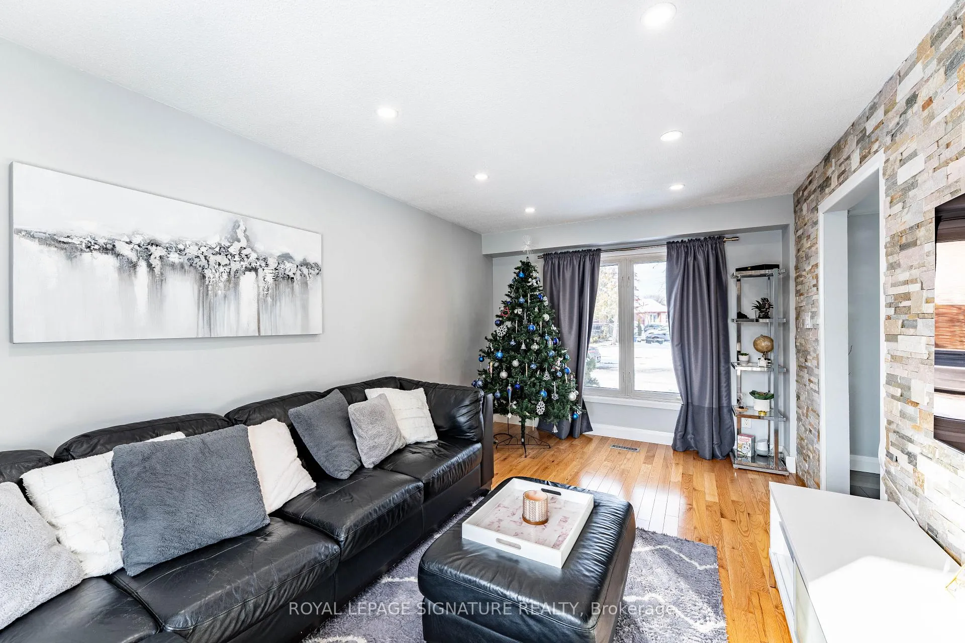 Photo 20 of 25 Hun Crescent, Etobicoke, West Humber-Clairville — HOMEH