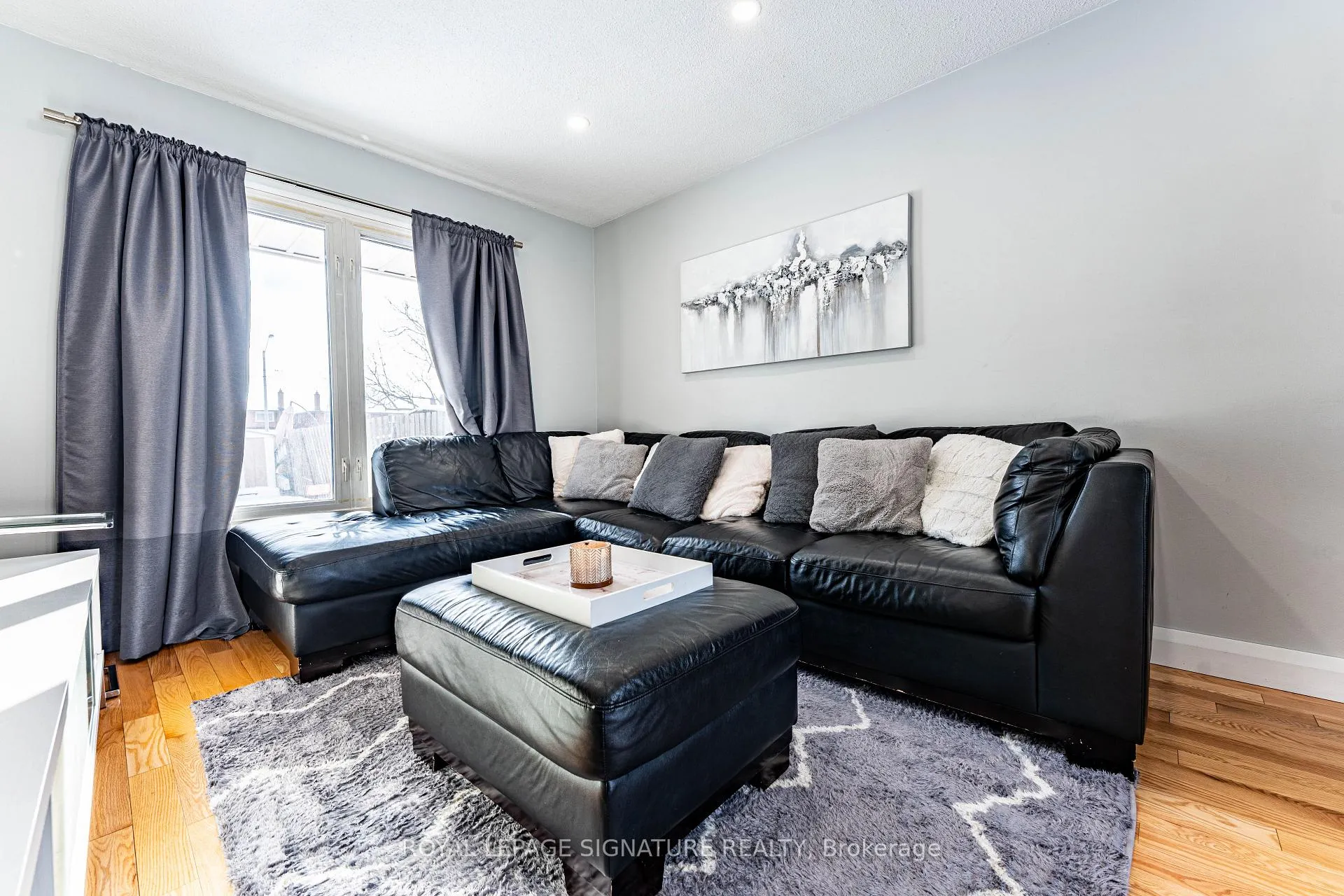 Photo 21 of 25 Hun Crescent, Etobicoke, West Humber-Clairville — HOMEH