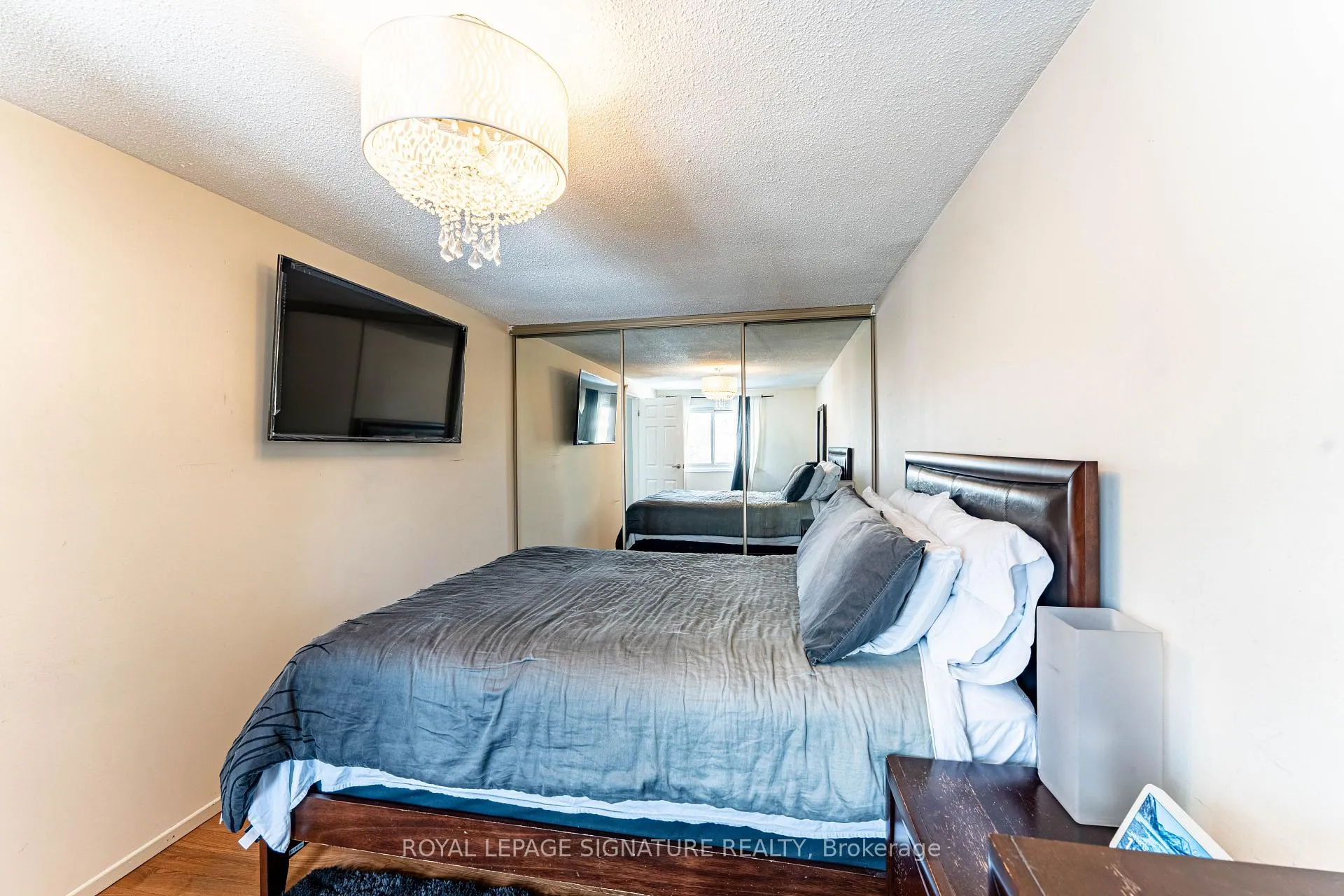 Photo 26 of 25 Hun Crescent, Etobicoke, West Humber-Clairville — HOMEH
