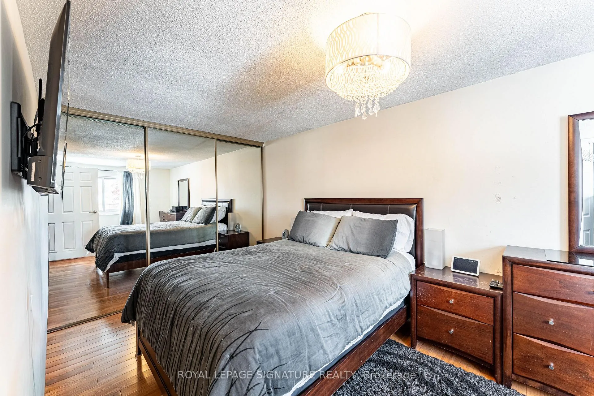 Photo 27 of 25 Hun Crescent, Etobicoke, West Humber-Clairville — HOMEH