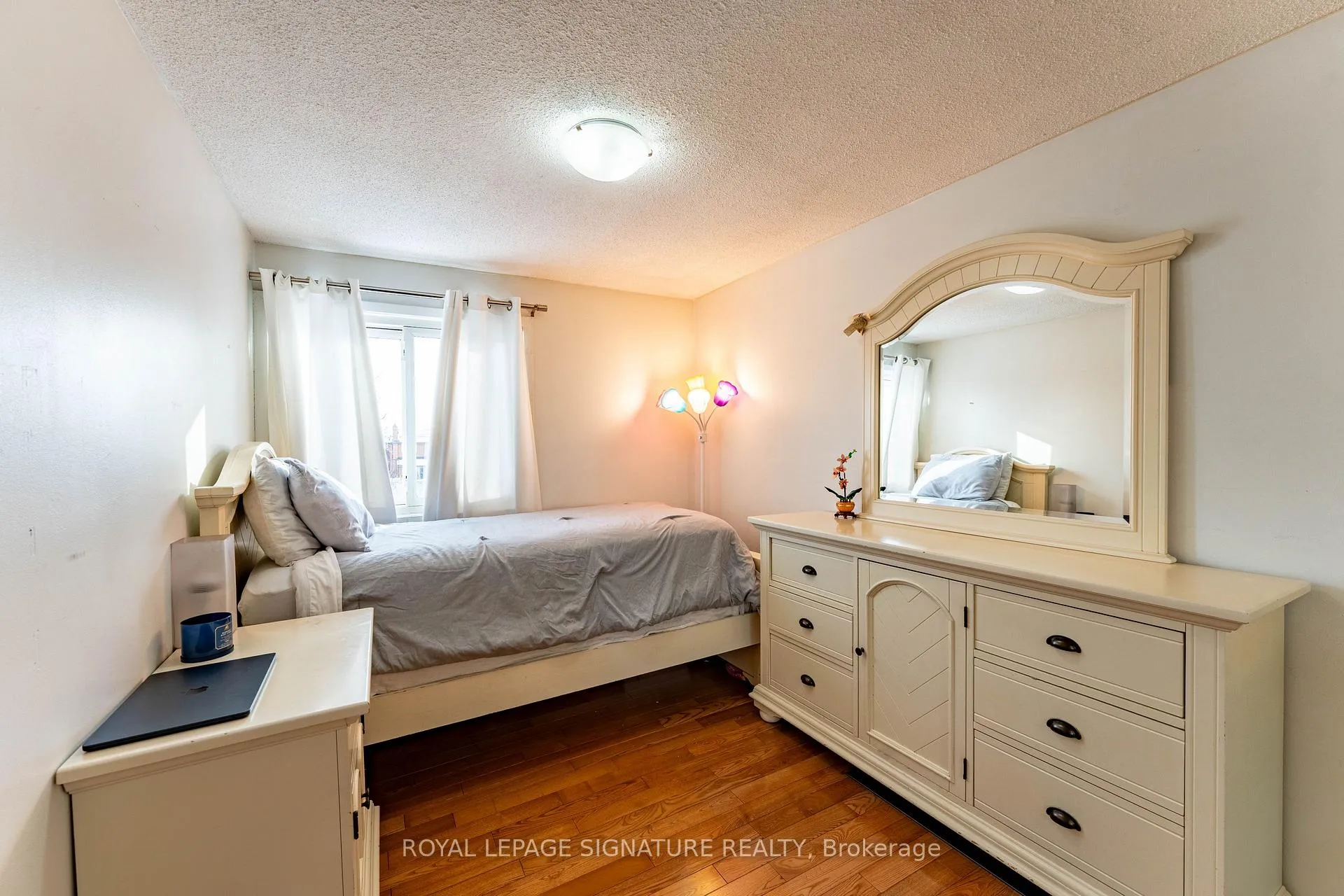Photo 30 of 25 Hun Crescent, Etobicoke, West Humber-Clairville — HOMEH