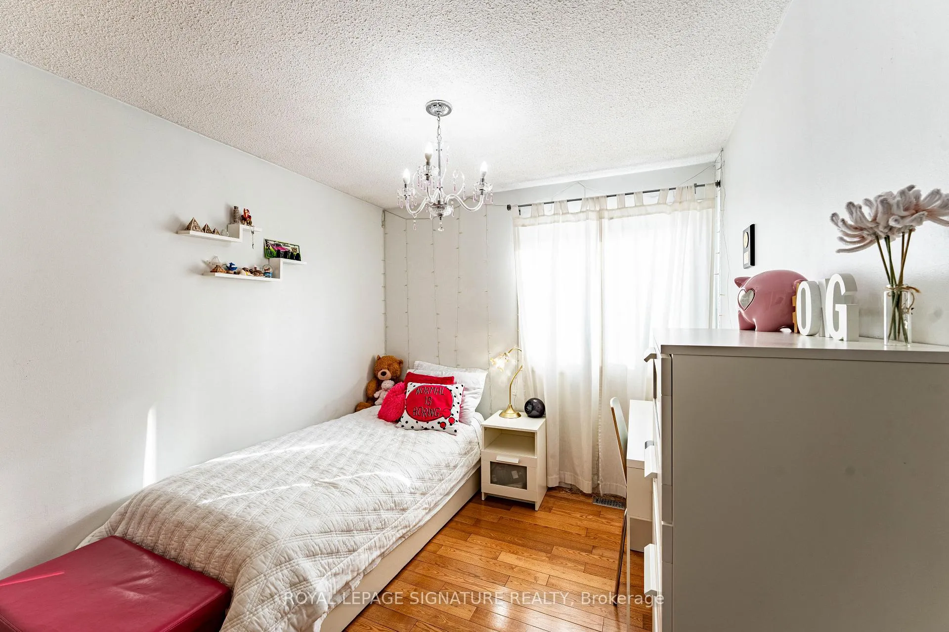Photo 32 of 25 Hun Crescent, Etobicoke, West Humber-Clairville — HOMEH