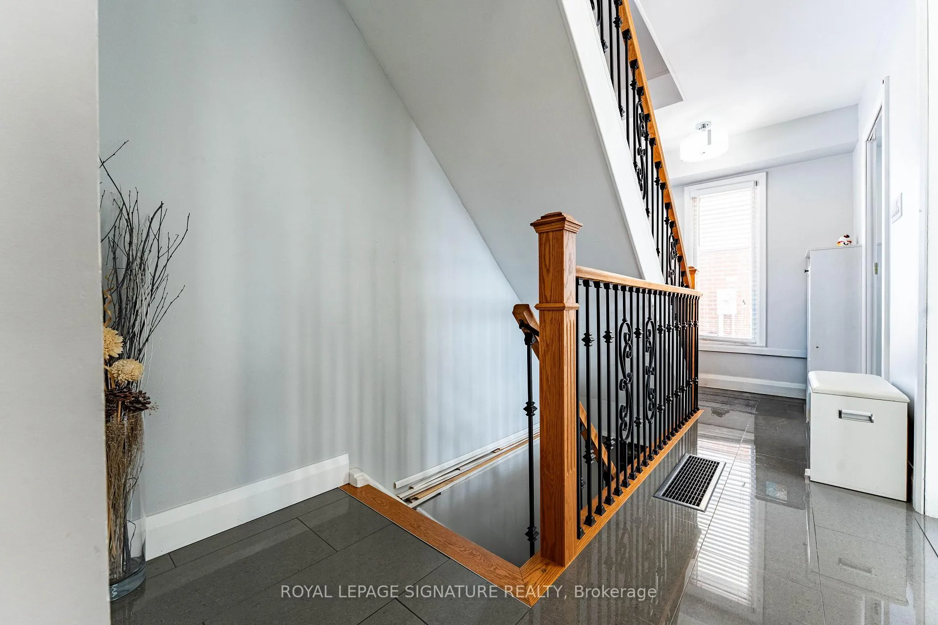 Photo 36 of 25 Hun Crescent, Etobicoke, West Humber-Clairville — HOMEH
