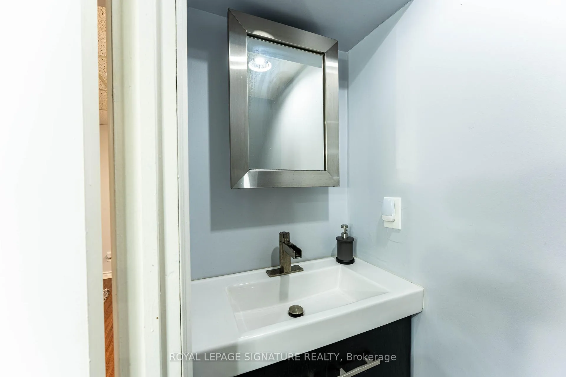 Photo 44 of 25 Hun Crescent, Etobicoke, West Humber-Clairville — HOMEH