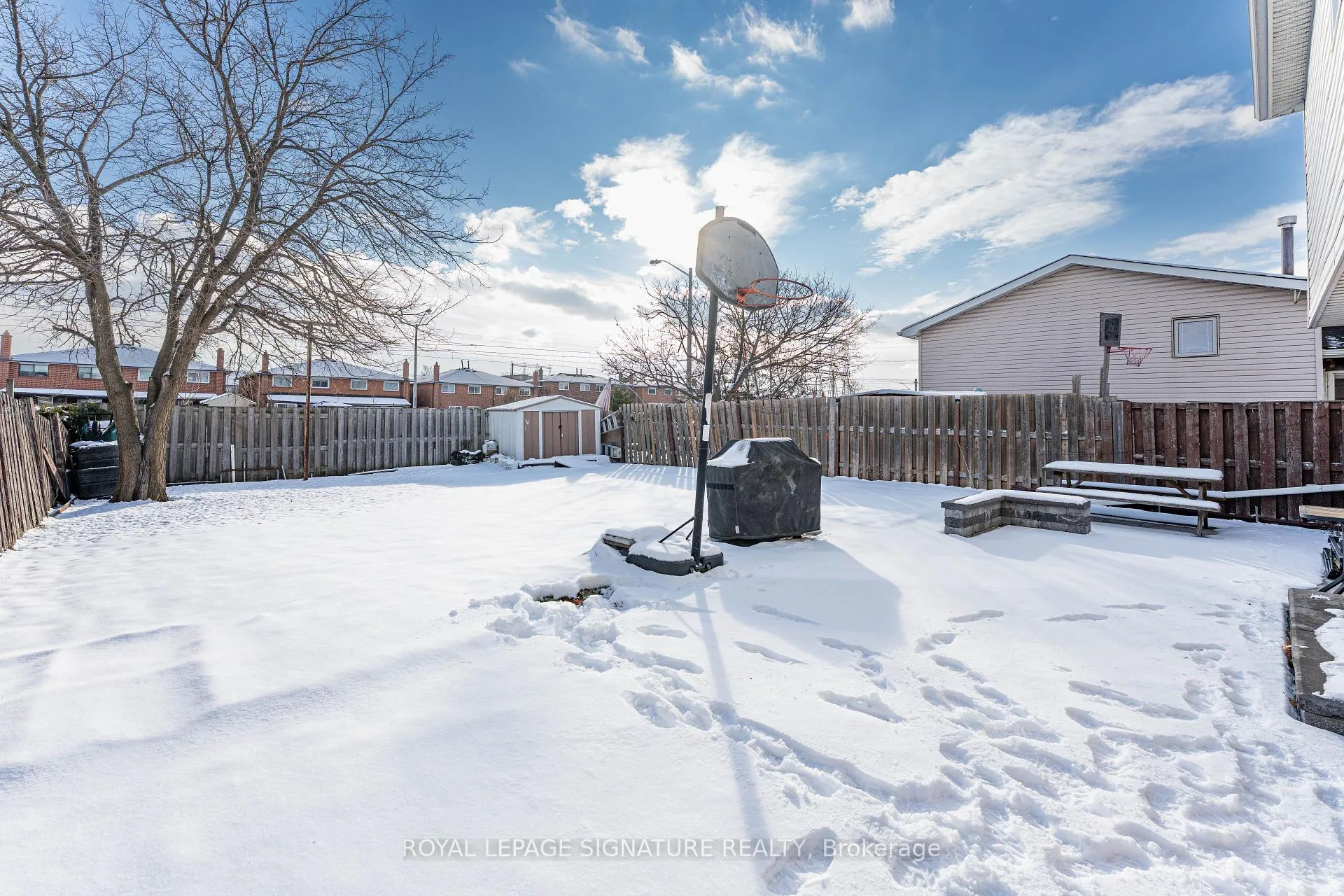 Photo 48 of 25 Hun Crescent, Etobicoke, West Humber-Clairville — HOMEH
