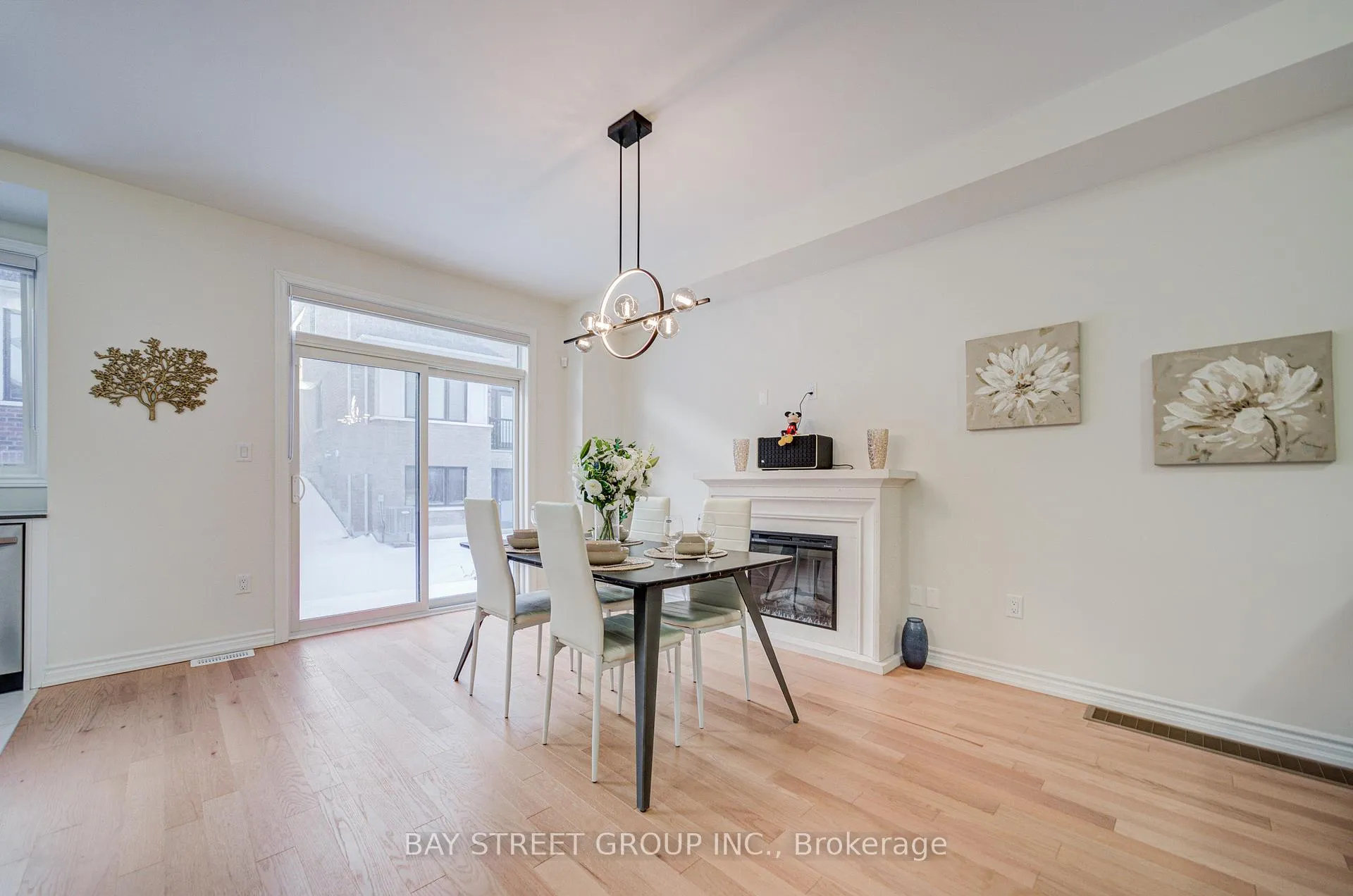 Photo 4 of 2916 Nakina Street, Pickering, Rural Pickering — HOMEH