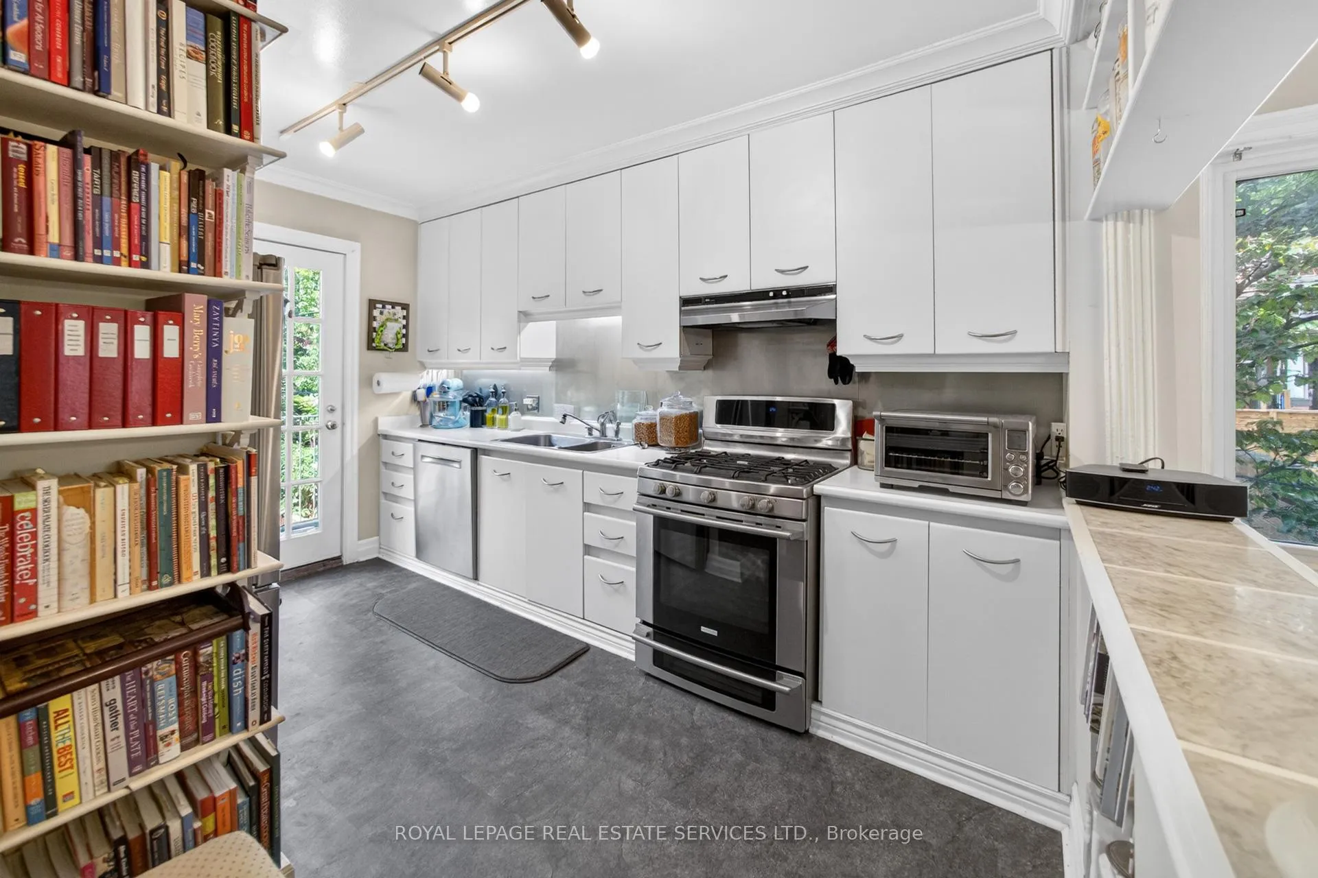 Photo 26 of 32 Hillsview Avenue, Toronto, High Park North — HOMEH