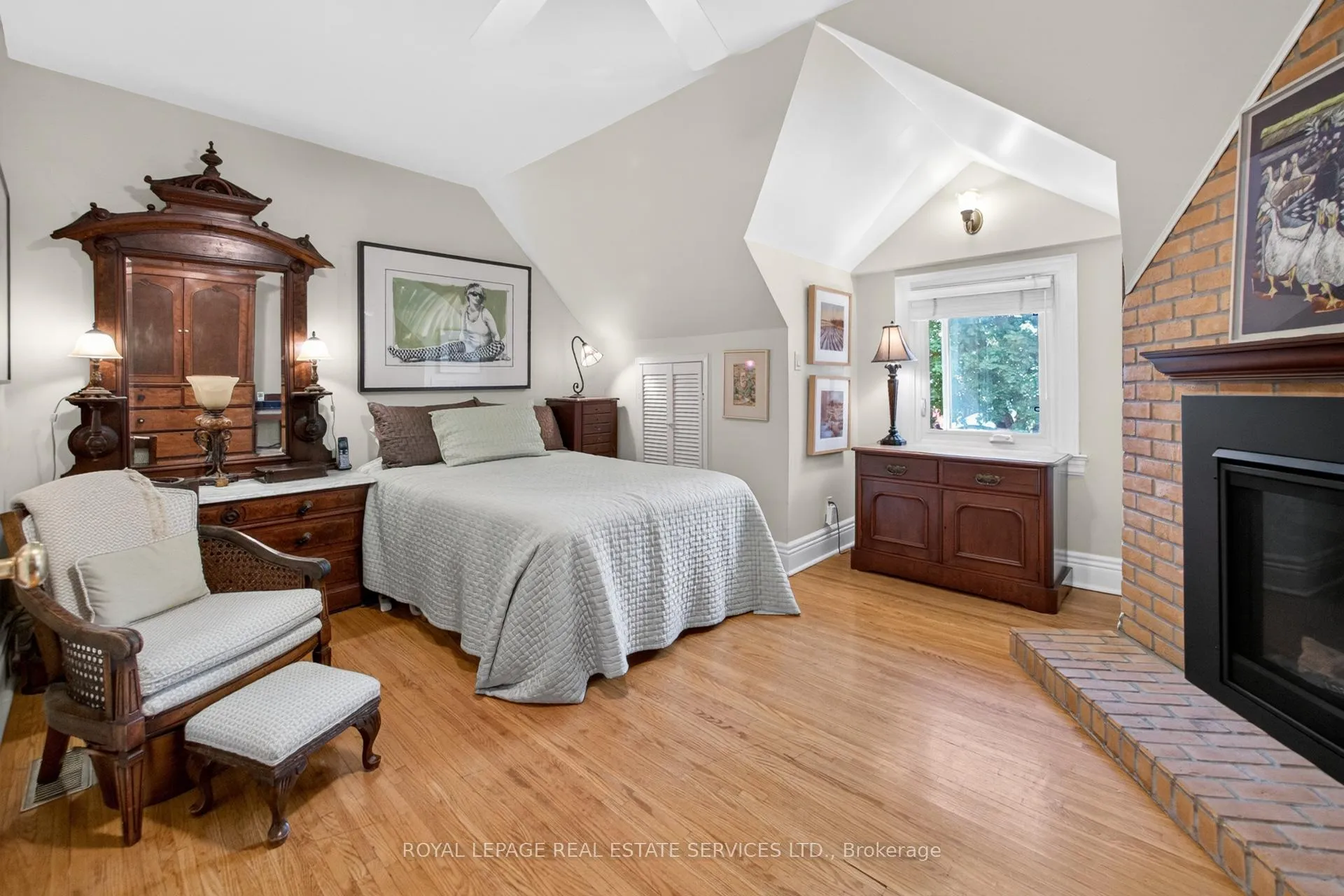Photo 33 of 32 Hillsview Avenue, Toronto, High Park North — HOMEH