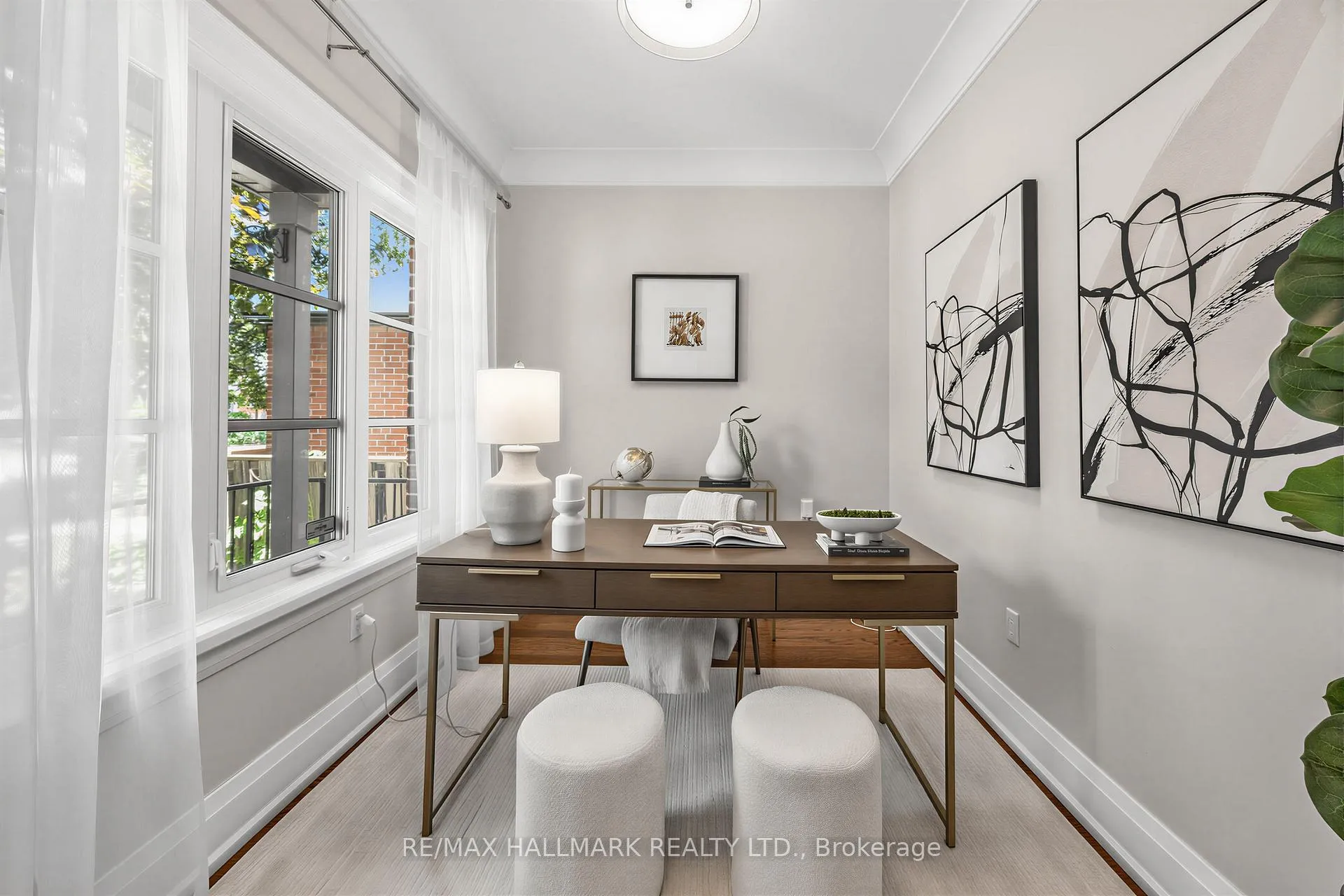 Photo 4 of 1 Dustan Crescent, Toronto, East York — HOMEH
