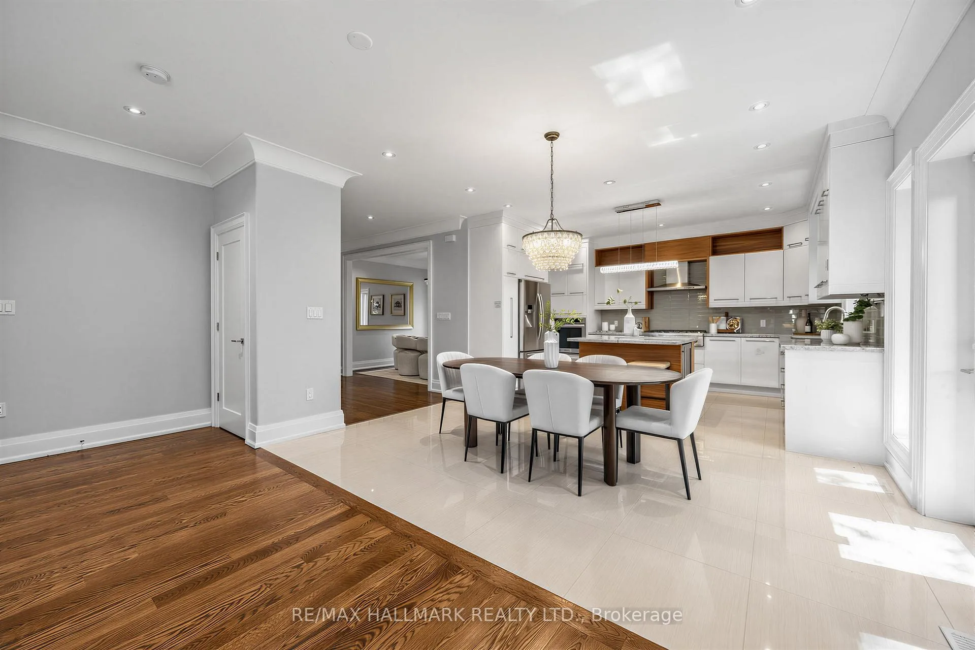 Photo 9 of 1 Dustan Crescent, Toronto, East York — HOMEH