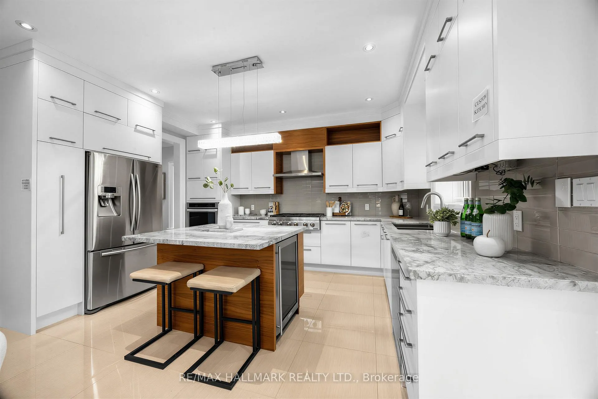 Photo 10 of 1 Dustan Crescent, Toronto, East York — HOMEH