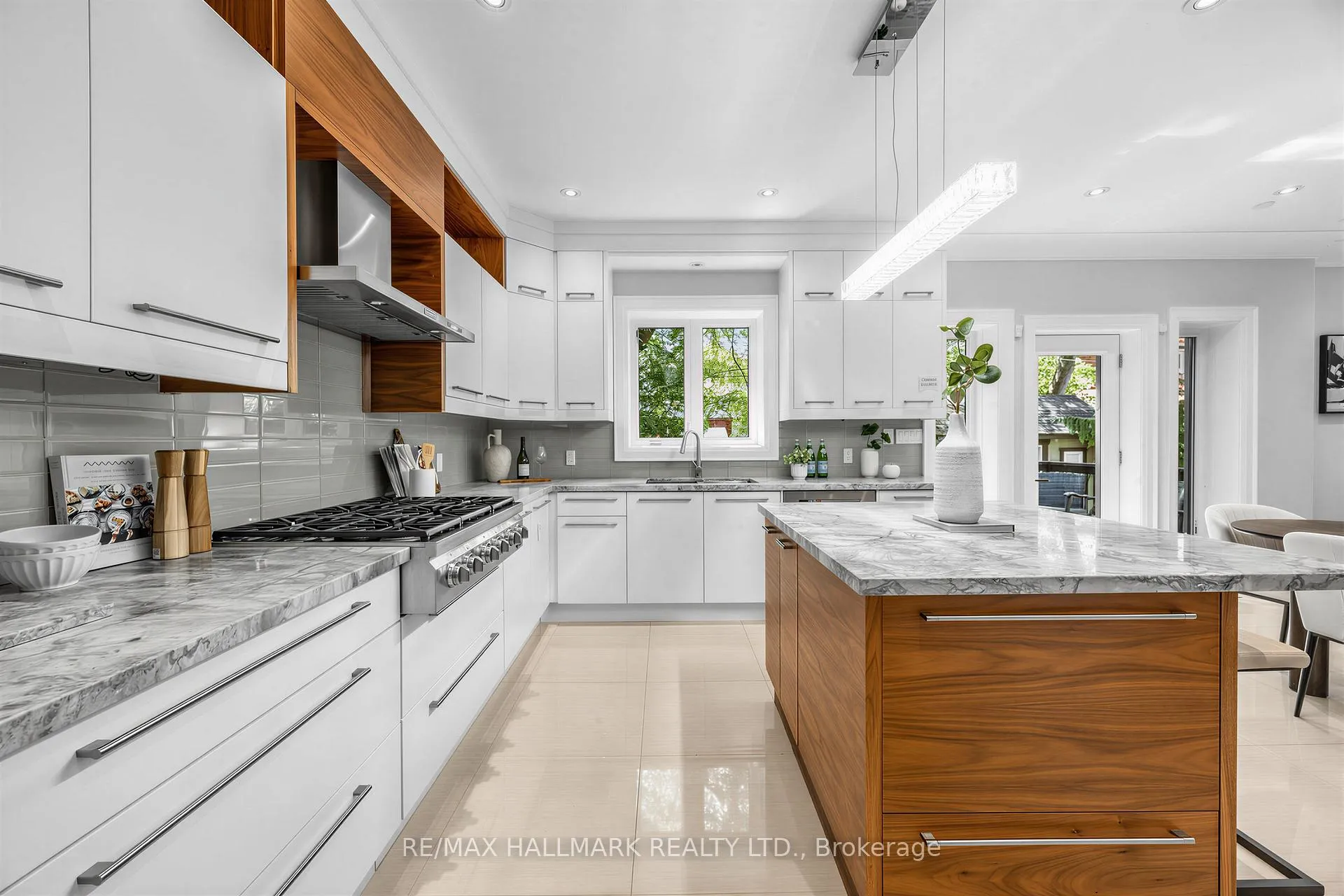 Photo 12 of 1 Dustan Crescent, Toronto, East York — HOMEH