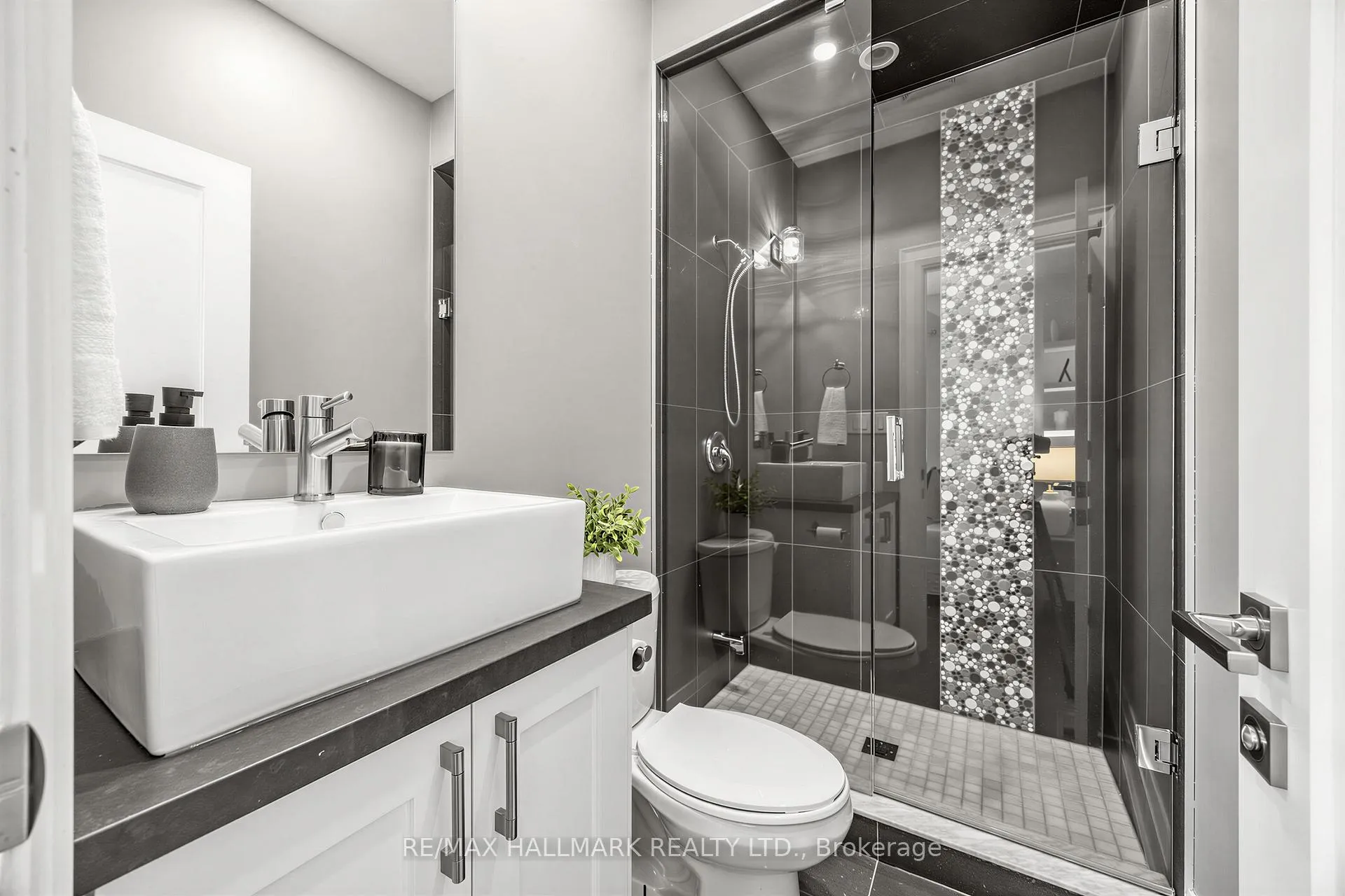 Photo 31 of 1 Dustan Crescent, Toronto, East York — HOMEH