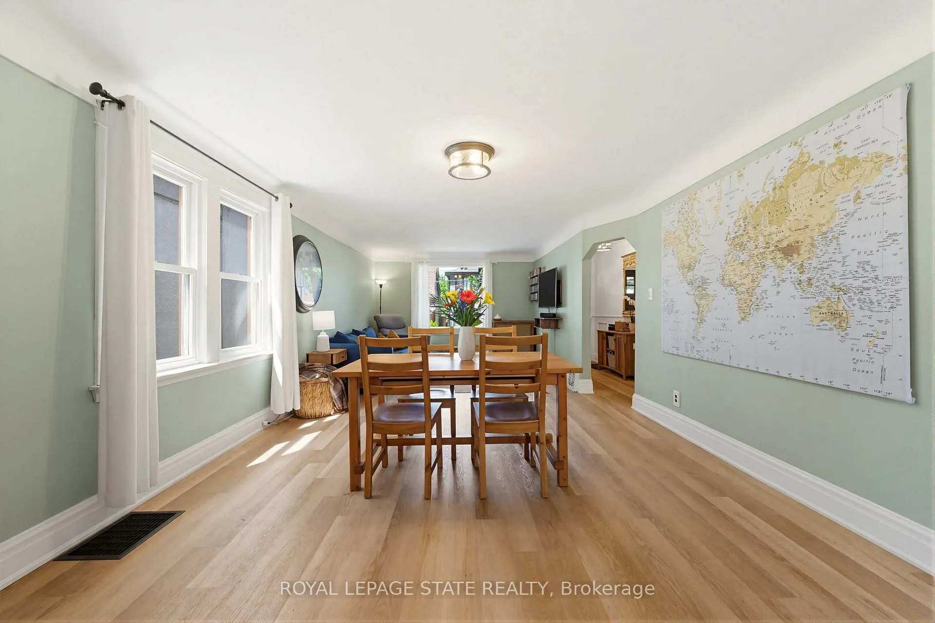 Photo 12 of 124 Campbell Avenue, Hamilton, Crown Point — HOMEH