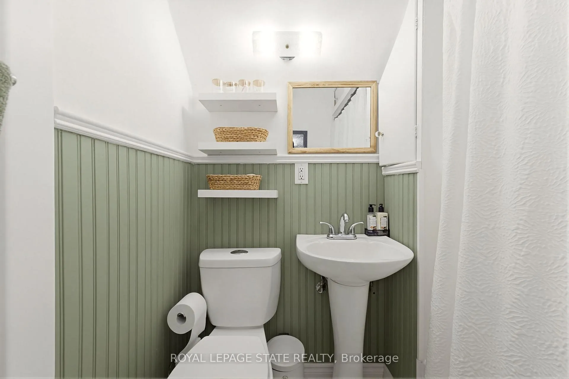 Photo 20 of 124 Campbell Avenue, Hamilton, Crown Point — HOMEH