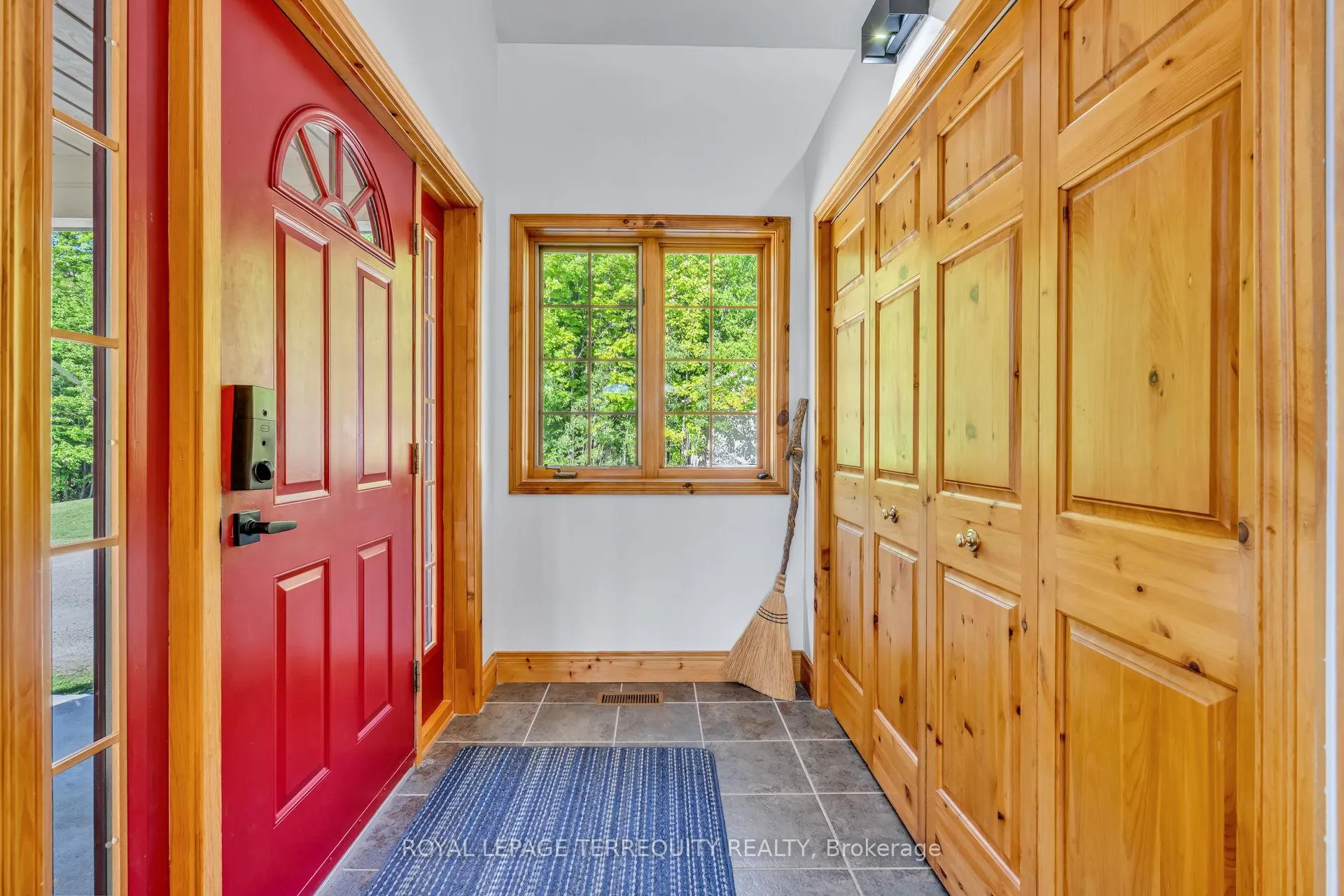 Photo 4 of 516452 7th Line, Blue Mountains — HOMEH